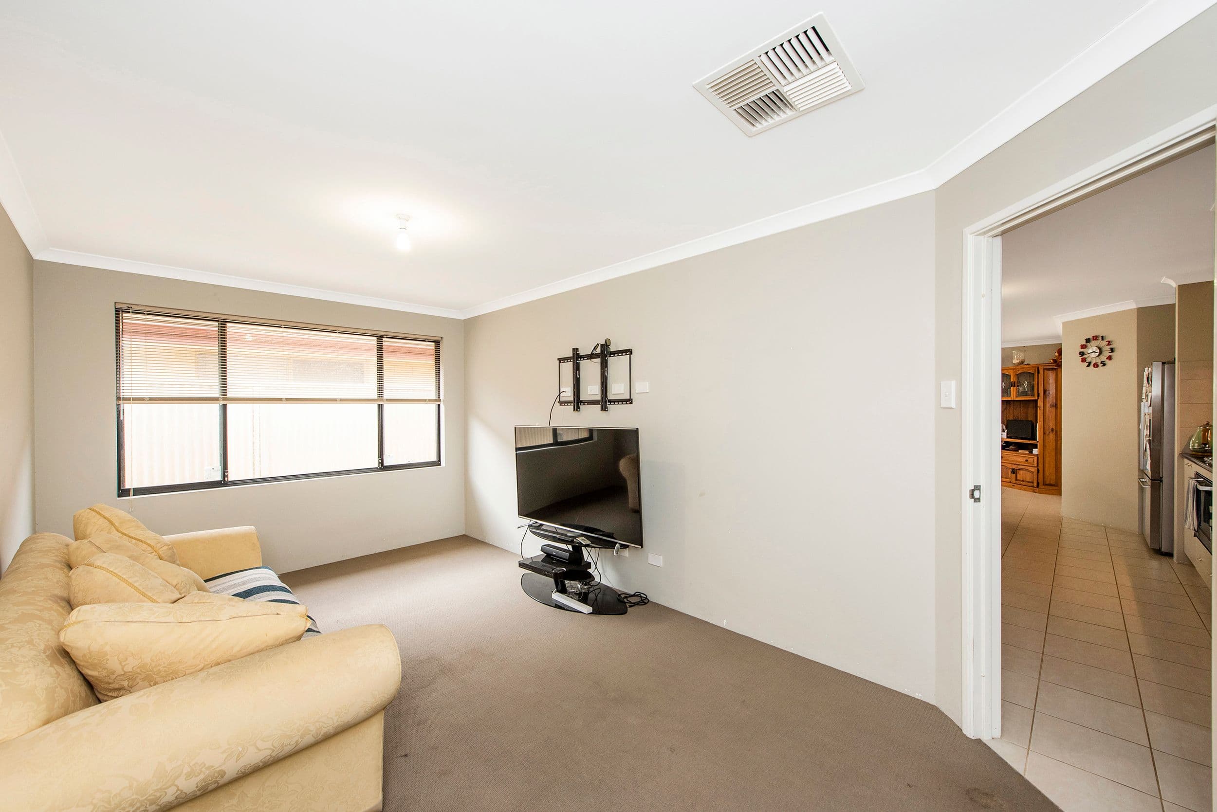27 Abbeytown Circle, Waikiki WA 6169, Waikiki - Thumbnail 5