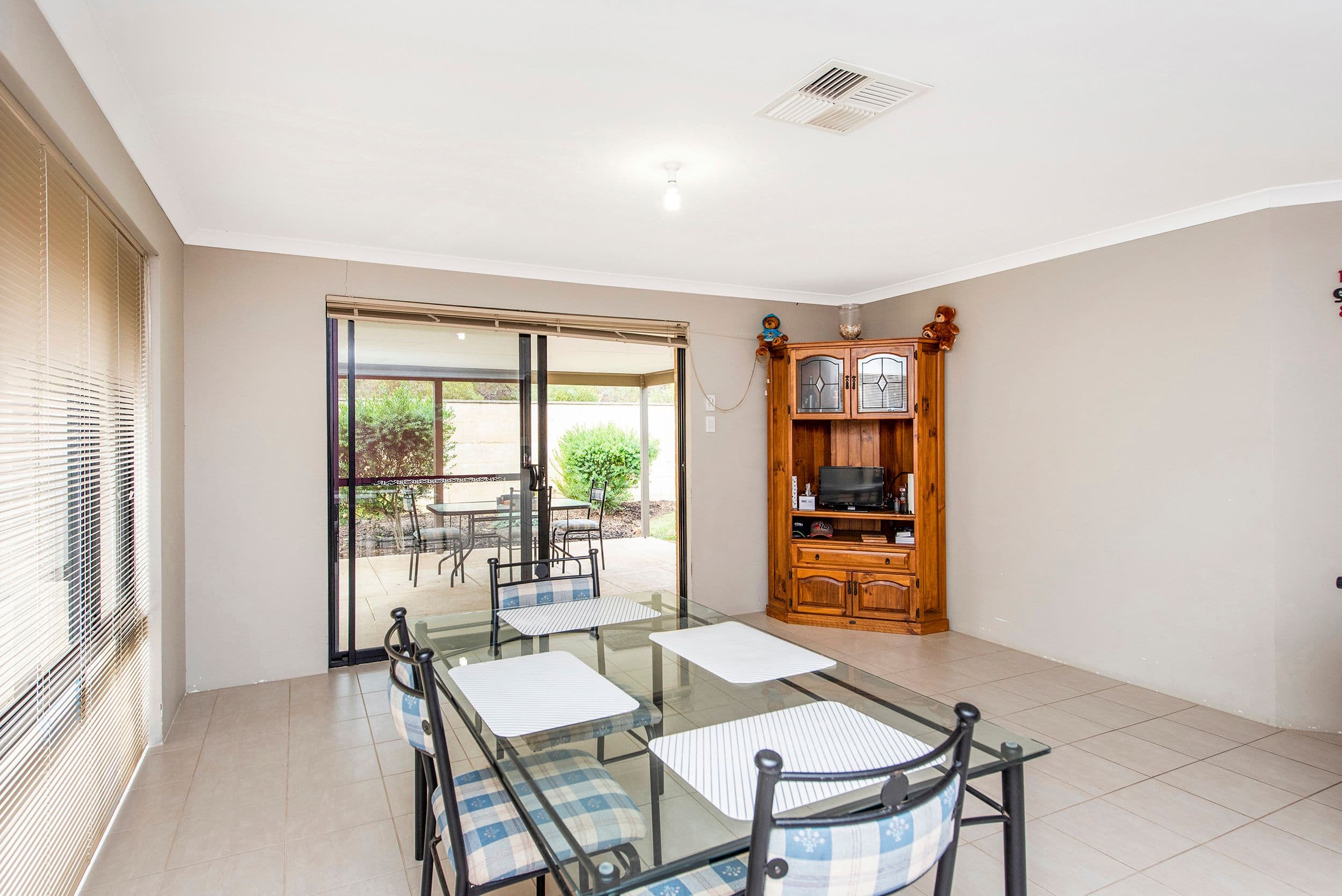 27 Abbeytown Circle, Waikiki WA 6169, Waikiki - Thumbnail 8