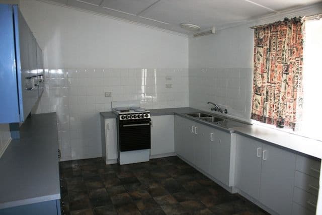 33 William Street, CLARE SA 5453, Clare - Thumbnail 2