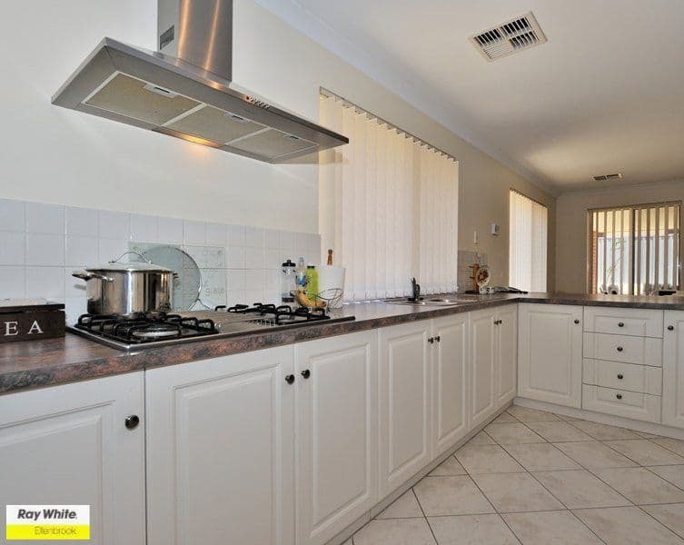 33 Kyneton Parkway, AVELEY WA 6069, Aveley - Image 1