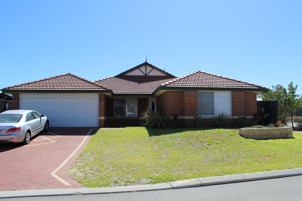 33 Kyneton Parkway, AVELEY WA 6069, Aveley - Thumbnail 2