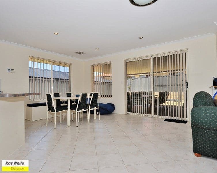 33 Kyneton Parkway, AVELEY WA 6069, Aveley - Thumbnail 4