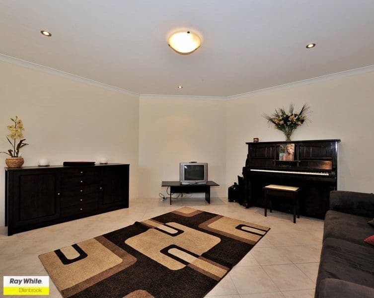 33 Kyneton Parkway, AVELEY WA 6069, Aveley - Thumbnail 6