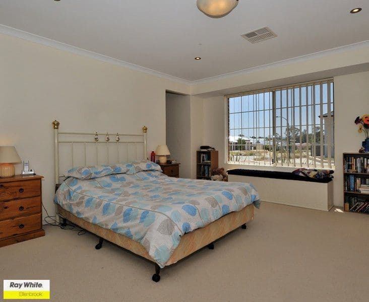 33 Kyneton Parkway, AVELEY WA 6069, Aveley - Thumbnail 7