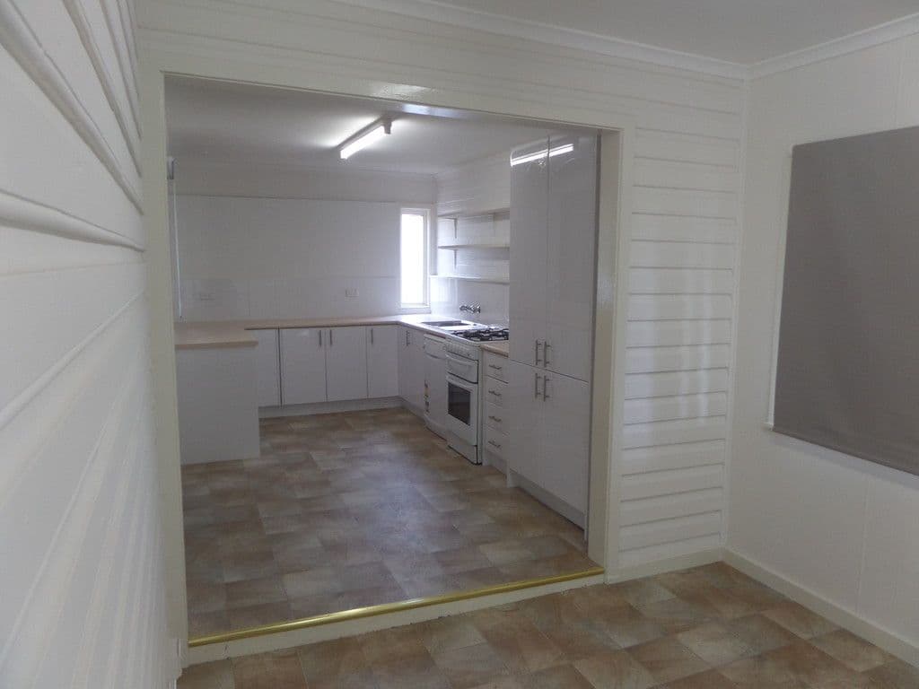 17 Roslyn Street, NARRANDERA NSW 2700, Narrandera - Thumbnail 5