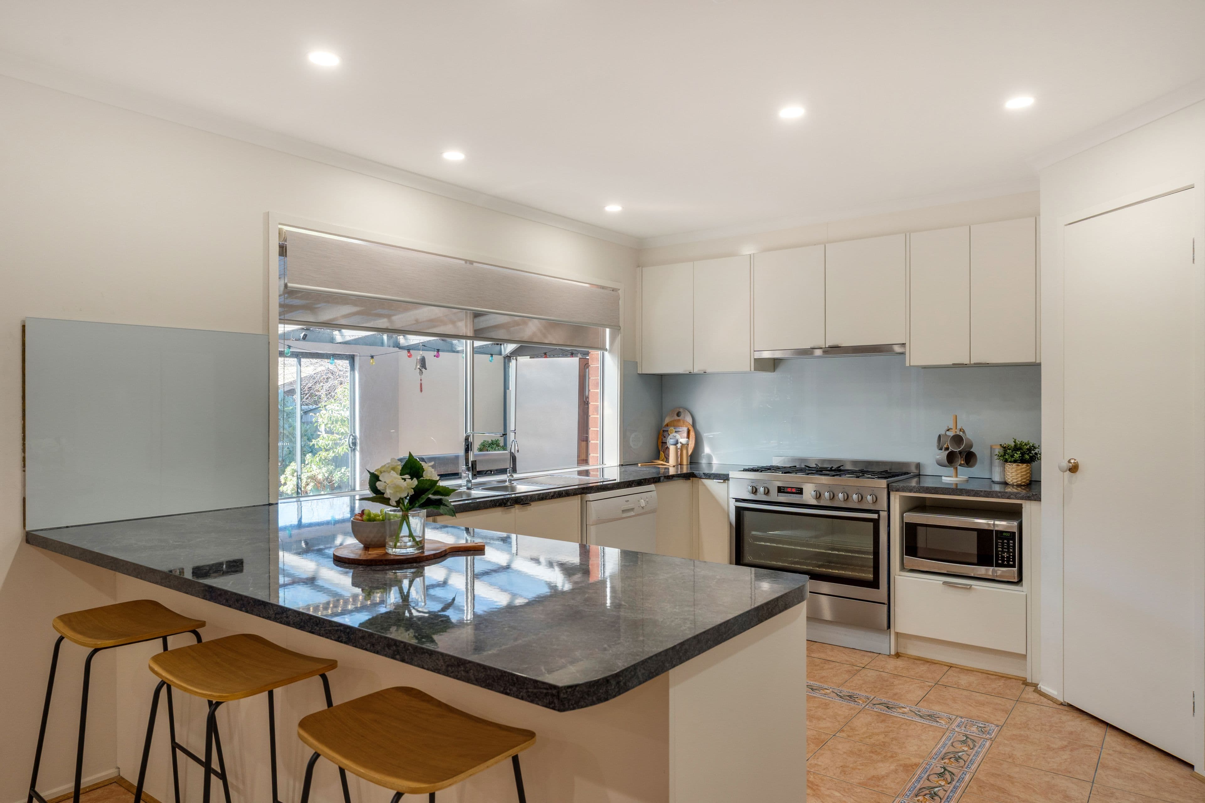 6 Pembroke Crescent, Craigieburn VIC 3064, Craigieburn - Thumbnail 6