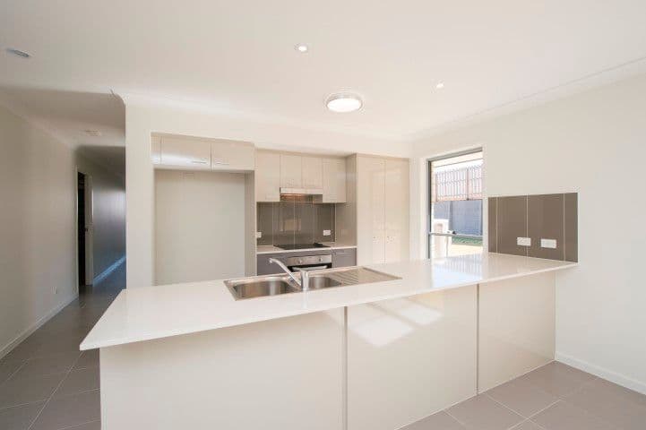 15 Kandel Court, KIRKWOOD QLD 4680, Kirkwood - Thumbnail 4