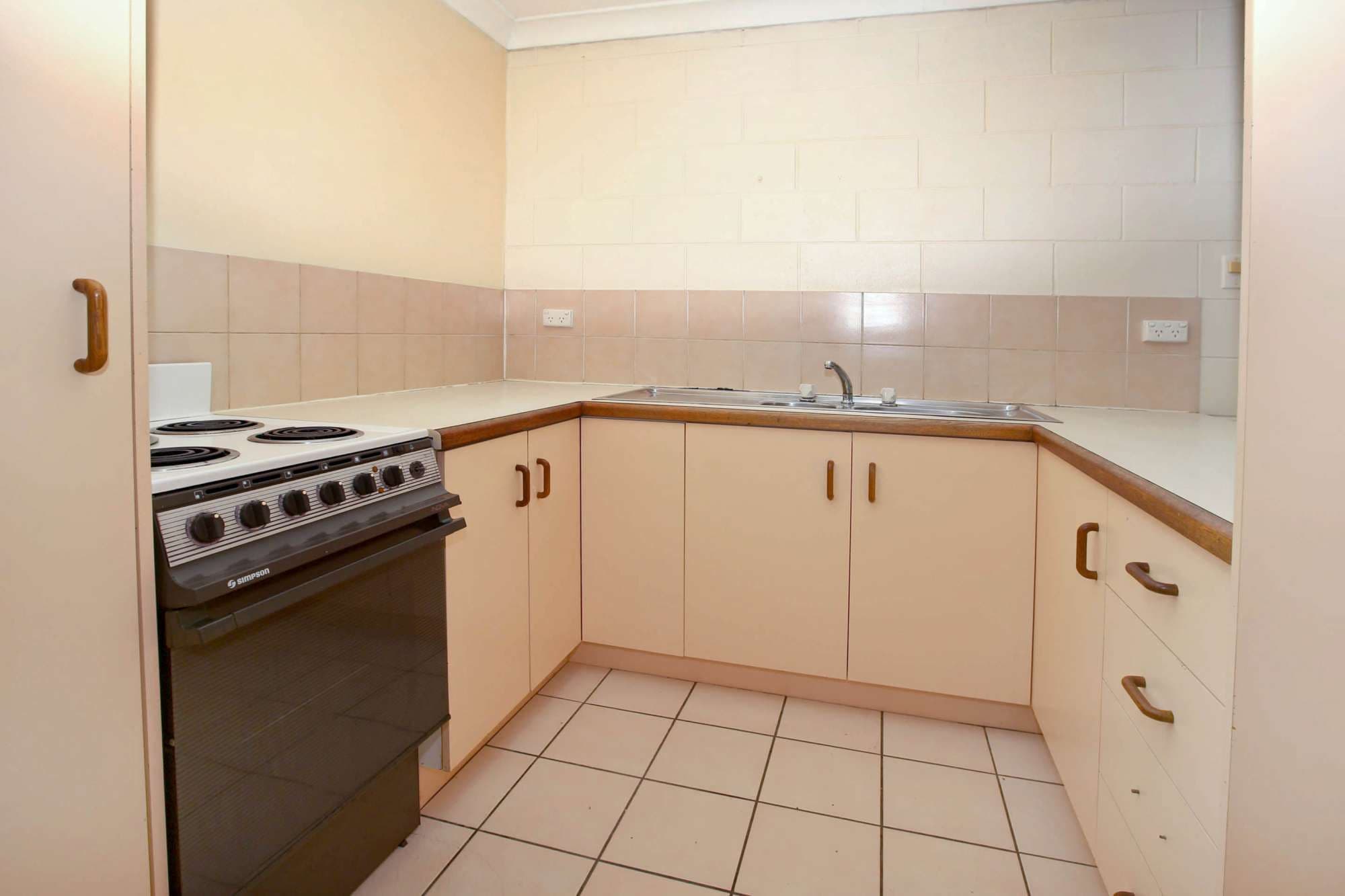 27 Warburton Street, NORTH WARD QLD 4810, North Ward - Thumbnail 2