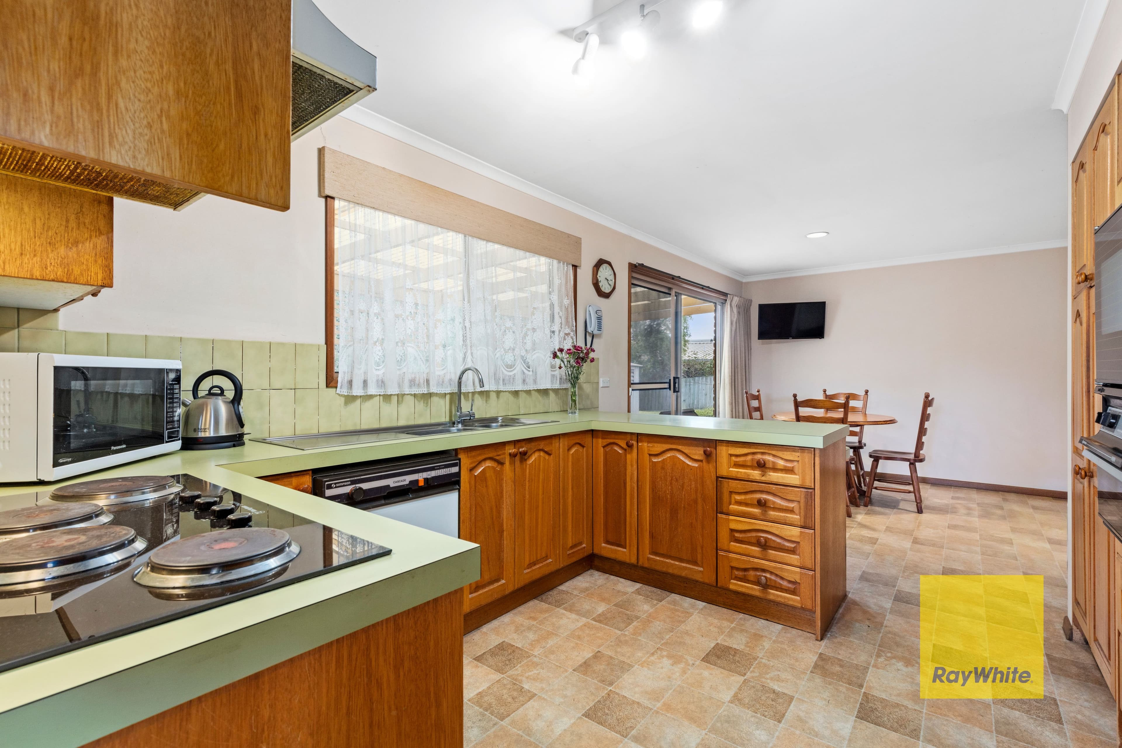 5 Glastonbury Drive, Highton VIC 3216, Highton - Thumbnail 3