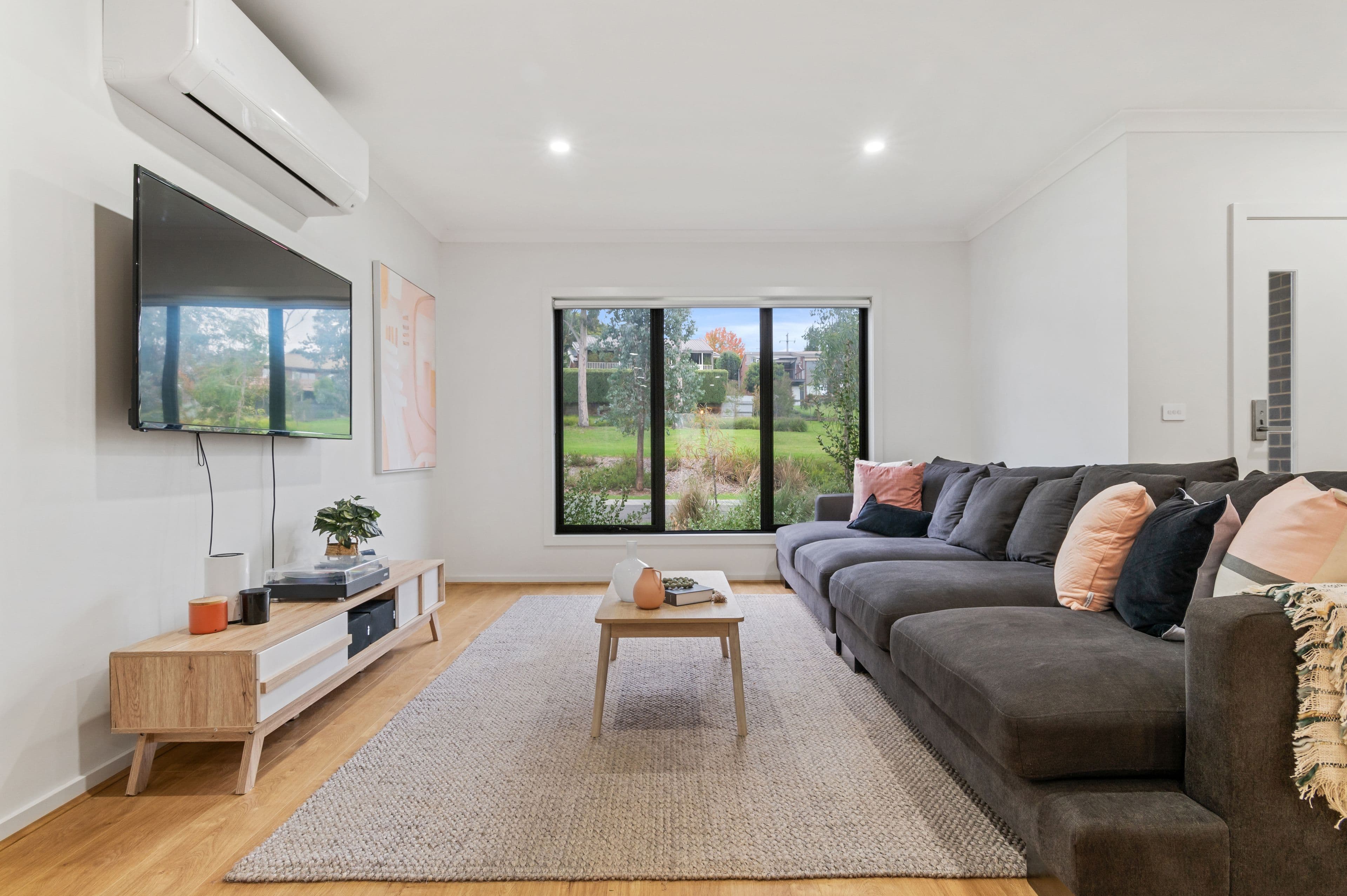 9 Thompson Crescent, Chirnside Park VIC 3116, Chirnside Park - Thumbnail 2