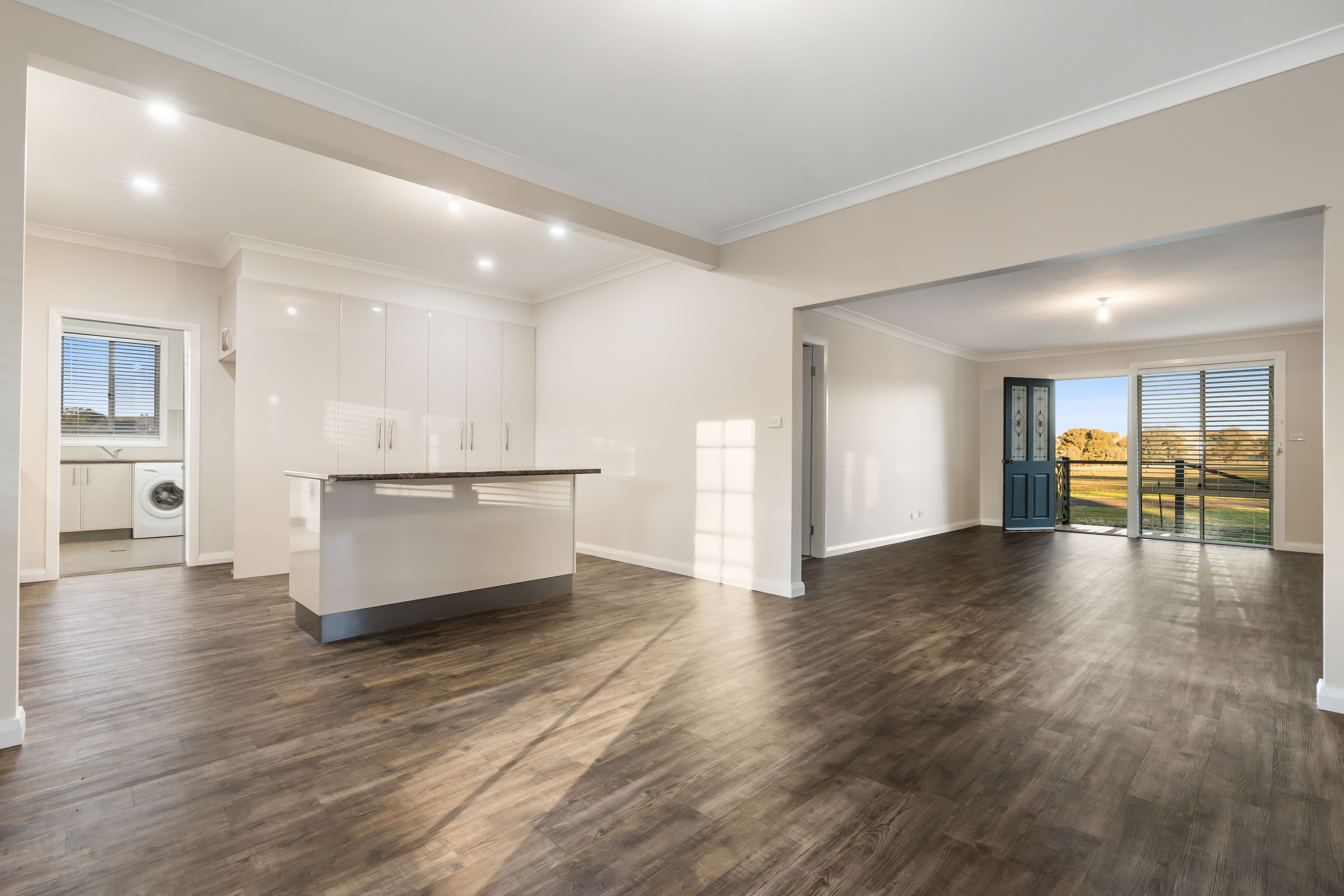 8 Brooks Street, Cargo - Image 1