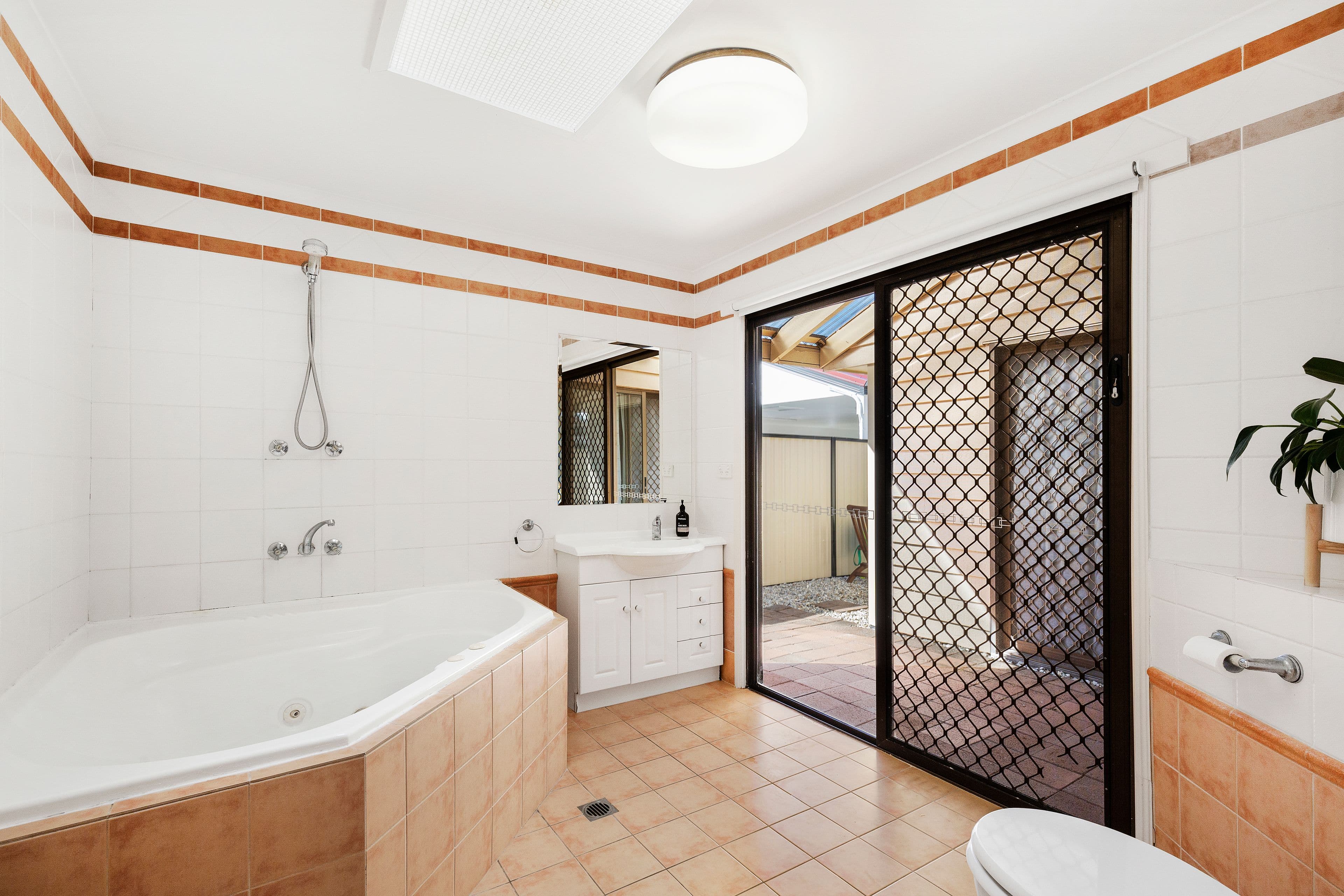 2 Craig Avenue, Carrara QLD 4211, Carrara - Thumbnail 8