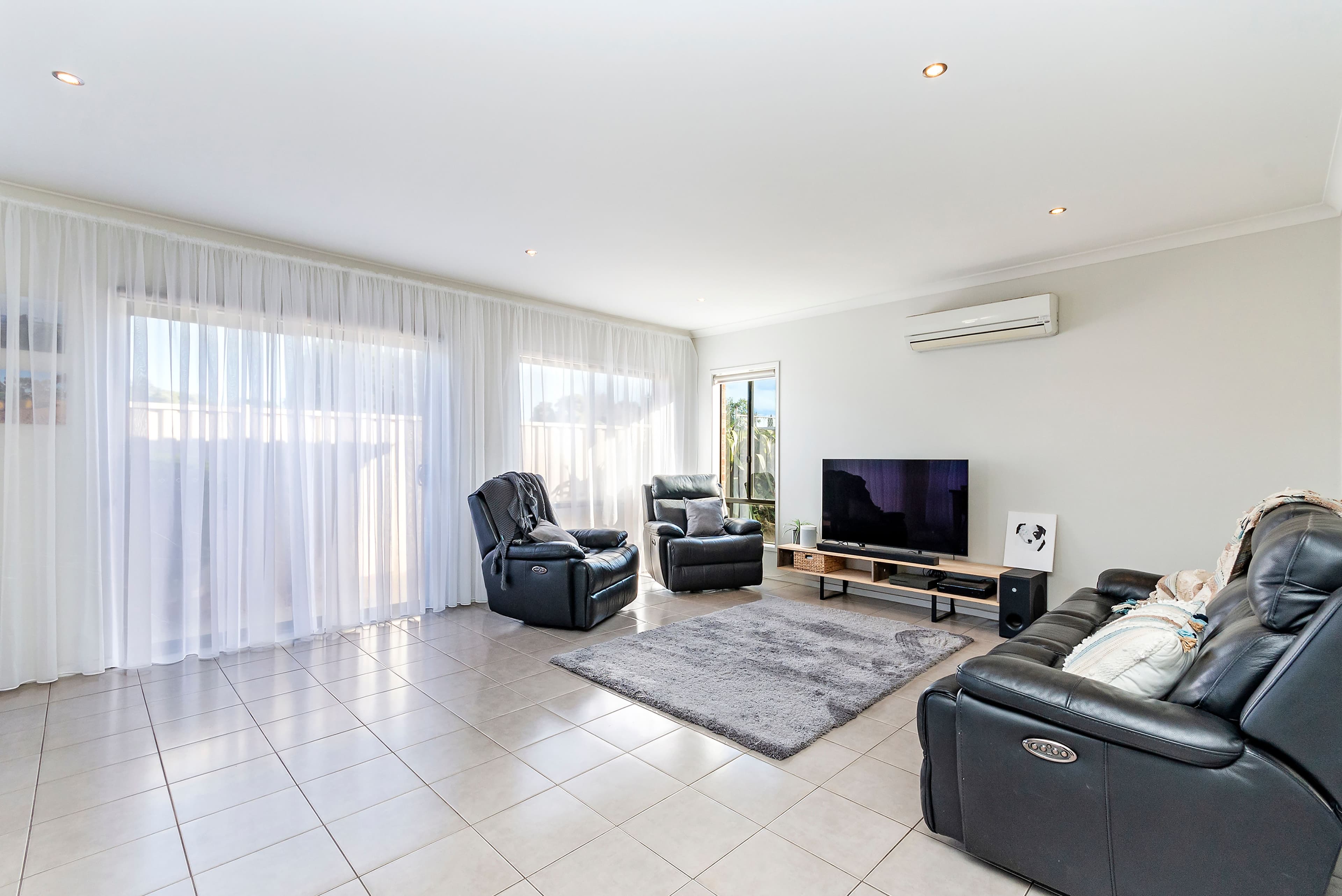 94 Spring Street, Mortlake VIC 3272, Mortlake - Thumbnail 2