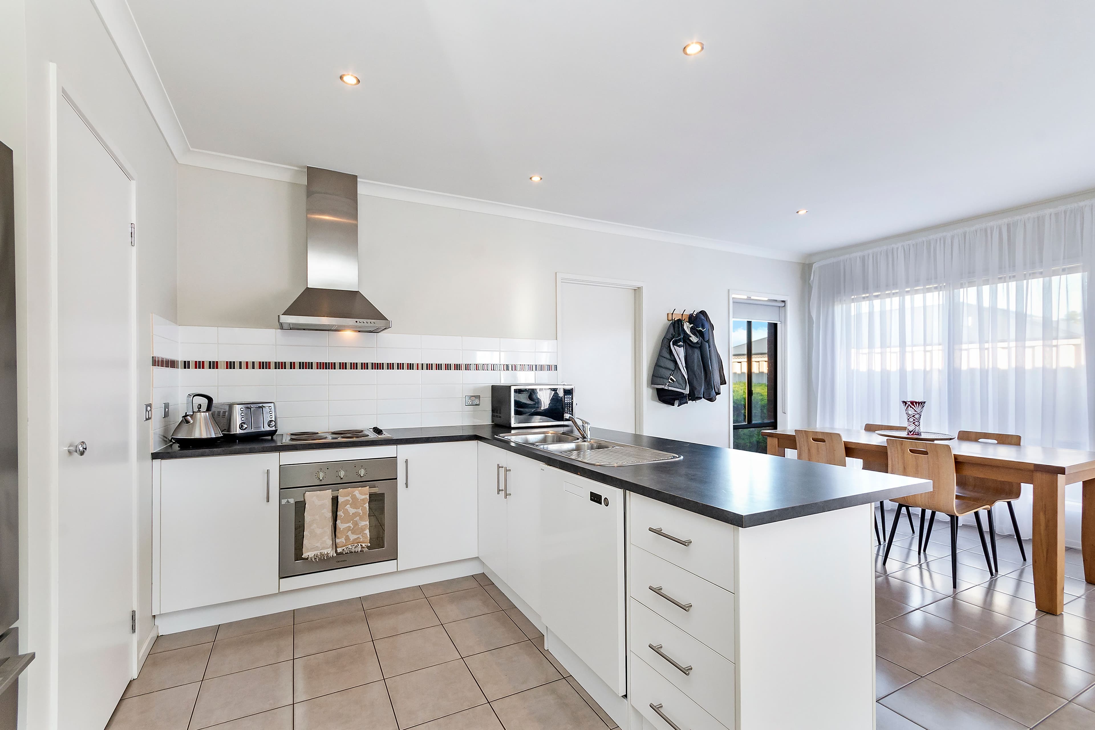 94 Spring Street, Mortlake VIC 3272, Mortlake - Thumbnail 4