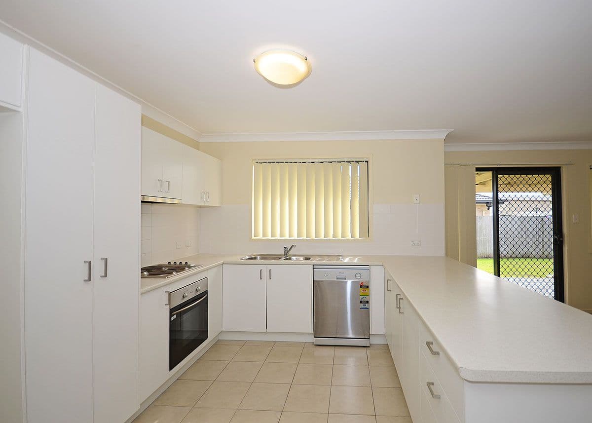 18 Bayridge Heights Drive, NIKENBAH QLD 4655, Nikenbah - Thumbnail 2