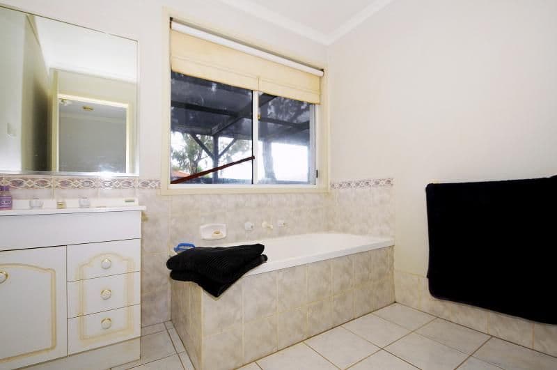11 Orama Avenue, CARRUM DOWNS VIC 3201, Carrum Downs - Thumbnail 4