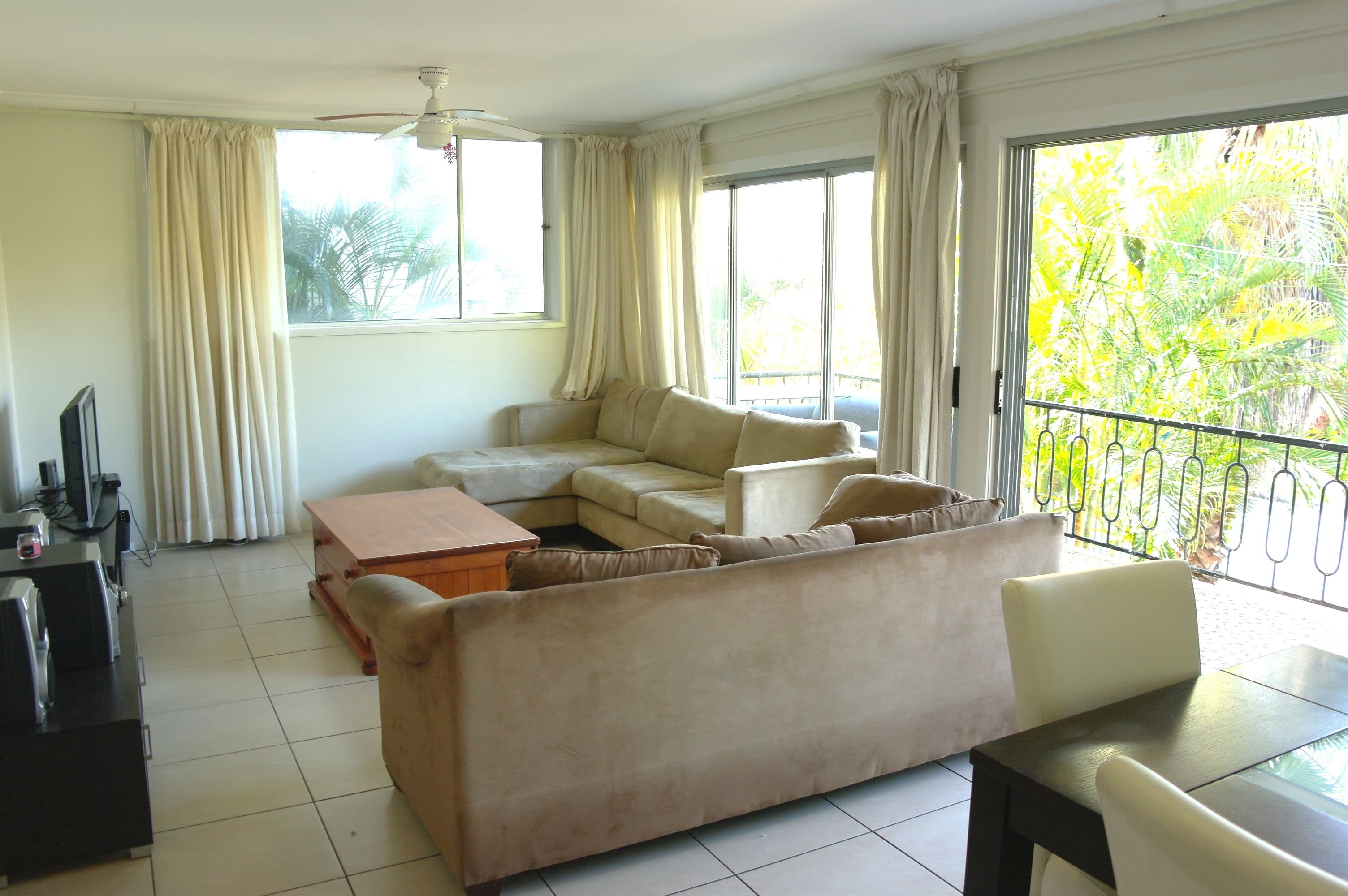 20 Leonard Avenue, Surfers Paradise QLD 4217, Surfers Paradise - Thumbnail 2