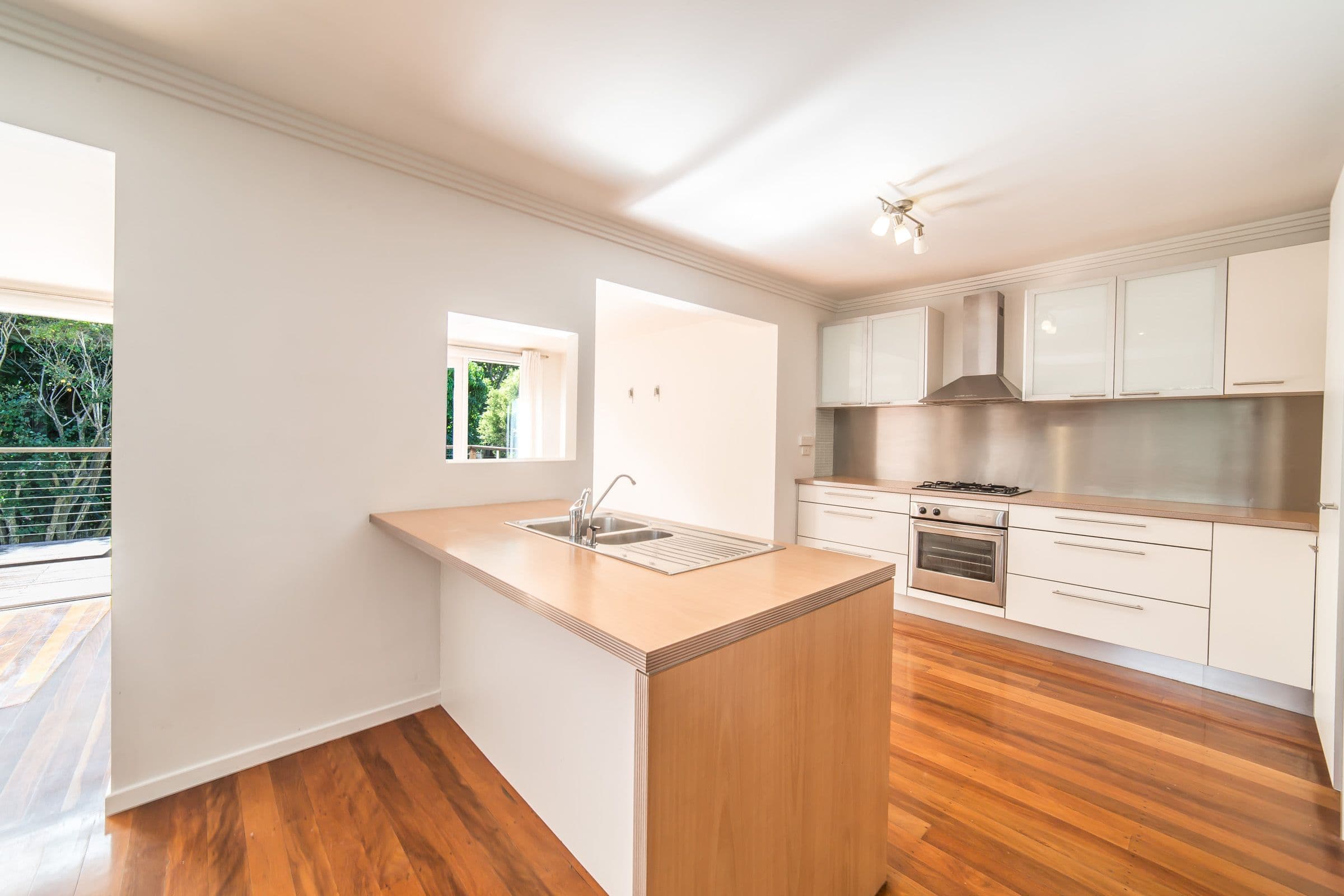 8 Eileen Avenue, Southport QLD 4215, Southport - Thumbnail 4