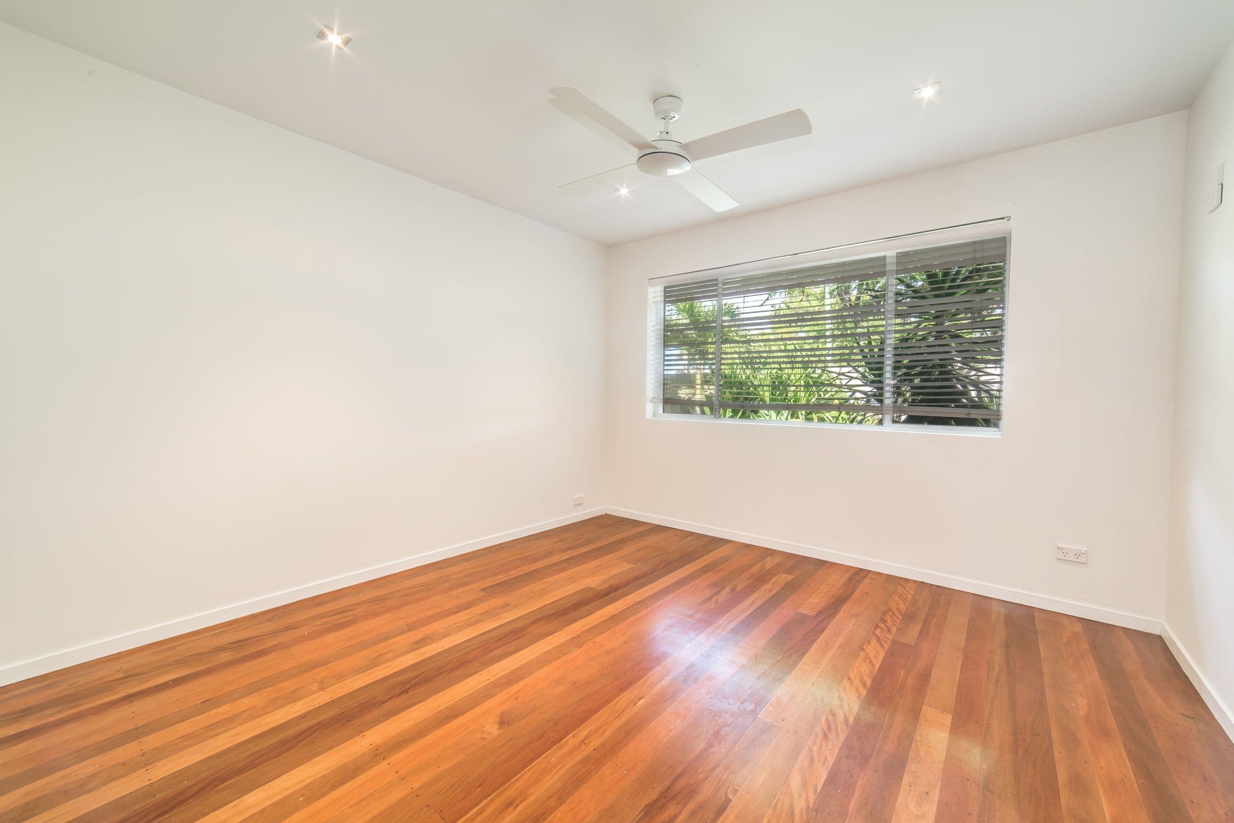 8 Eileen Avenue, Southport QLD 4215, Southport - Thumbnail 8