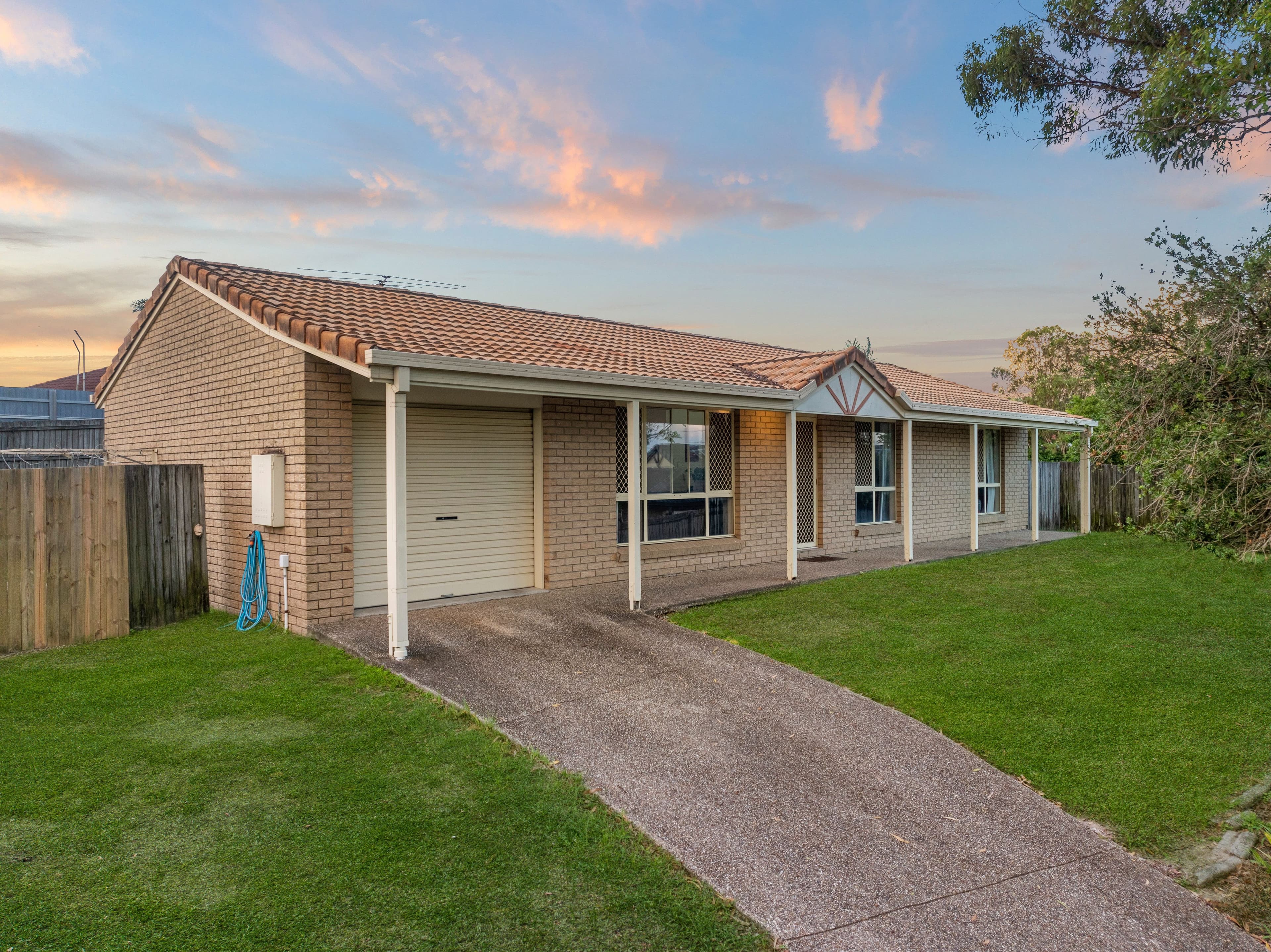 8 Bou Court, Edens Landing QLD 4207, Edens Landing - Thumbnail 2