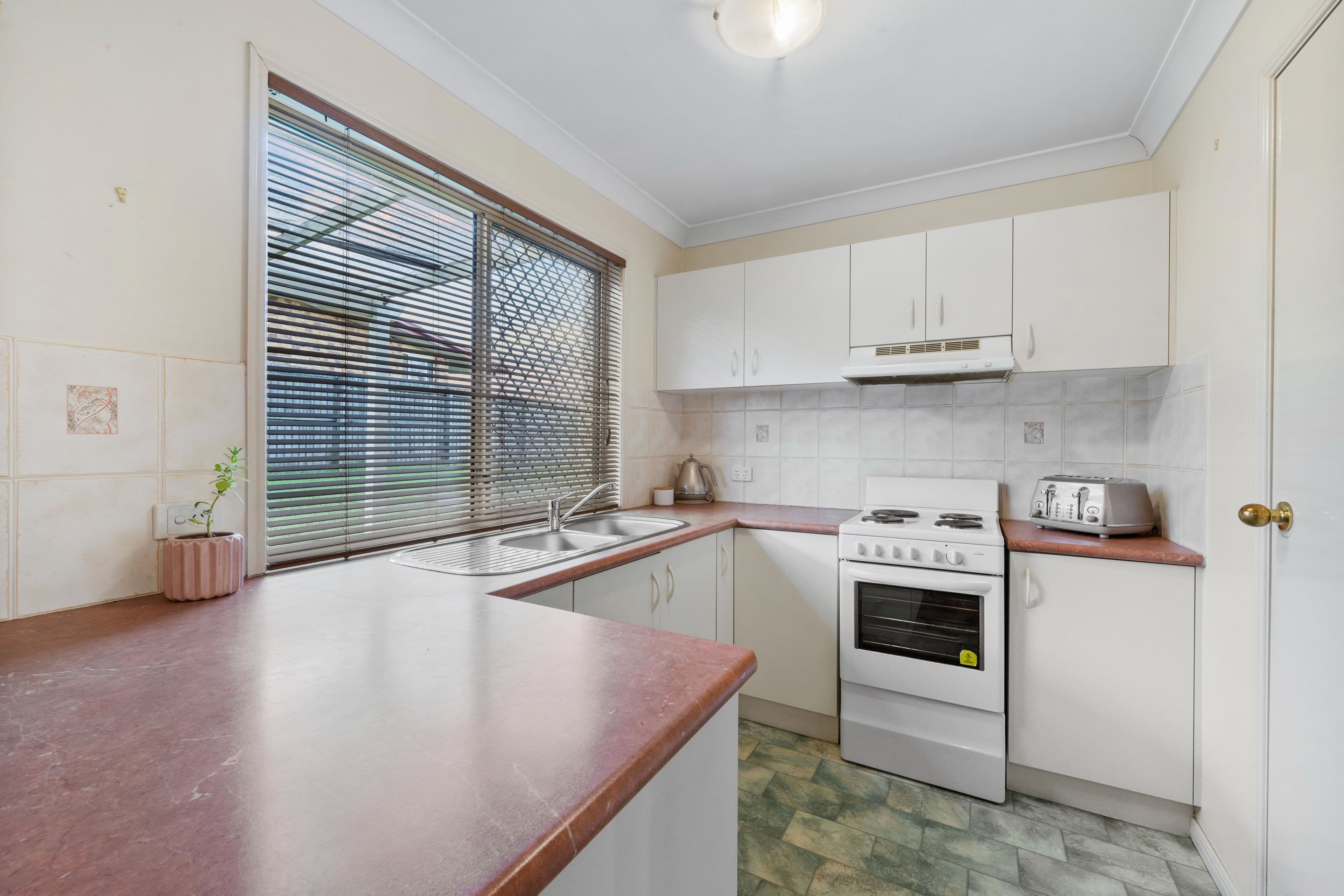 8 Bou Court, Edens Landing QLD 4207, Edens Landing - Thumbnail 6