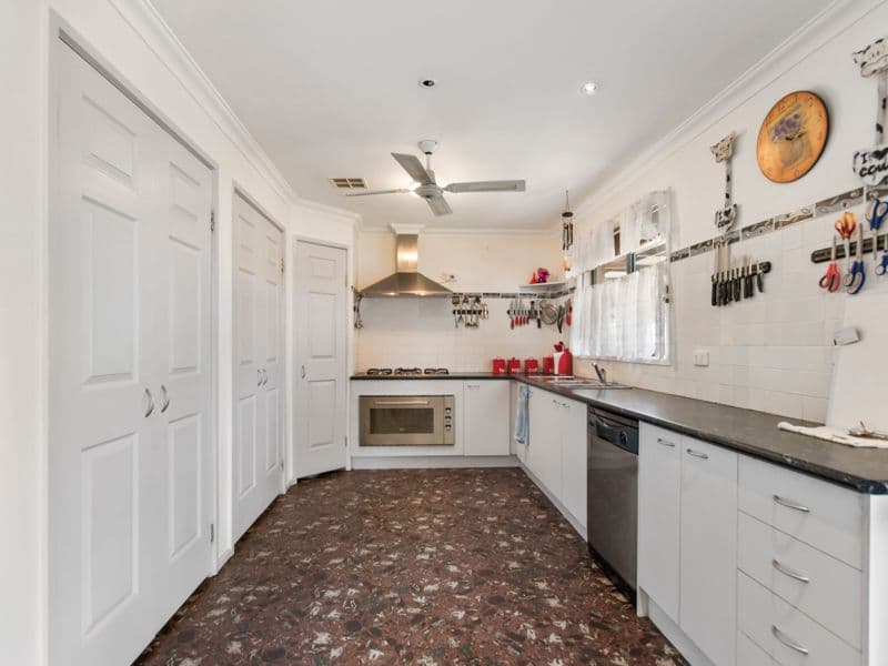 5 Howe Court, Melton South VIC 3338, Melton South - Thumbnail 3