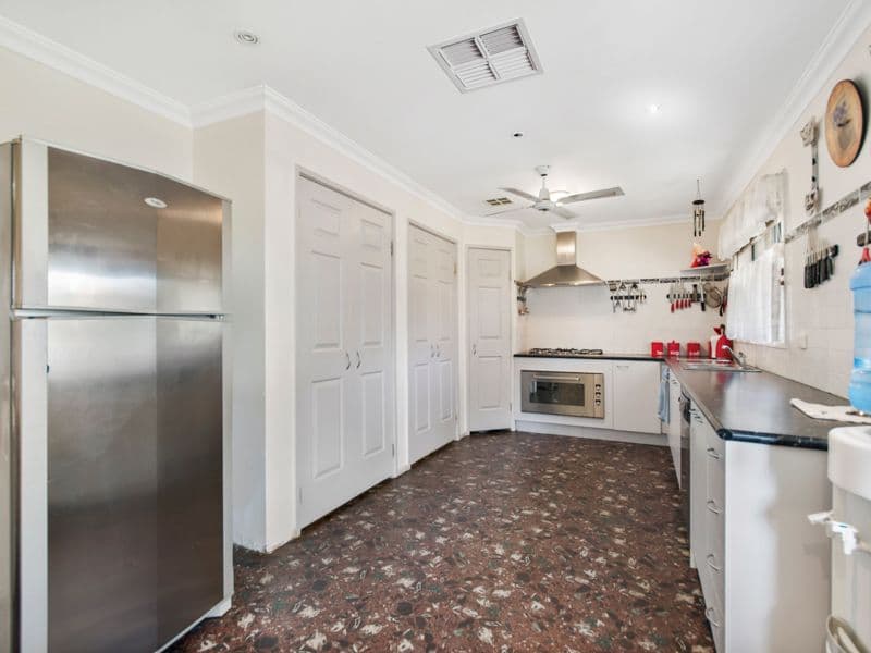 5 Howe Court, Melton South VIC 3338, Melton South - Thumbnail 4