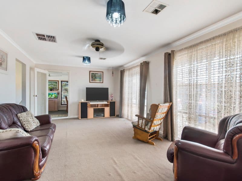 5 Howe Court, Melton South VIC 3338, Melton South - Thumbnail 6