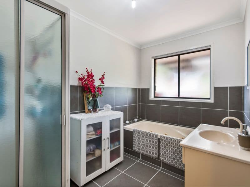 5 Howe Court, Melton South VIC 3338, Melton South - Thumbnail 8