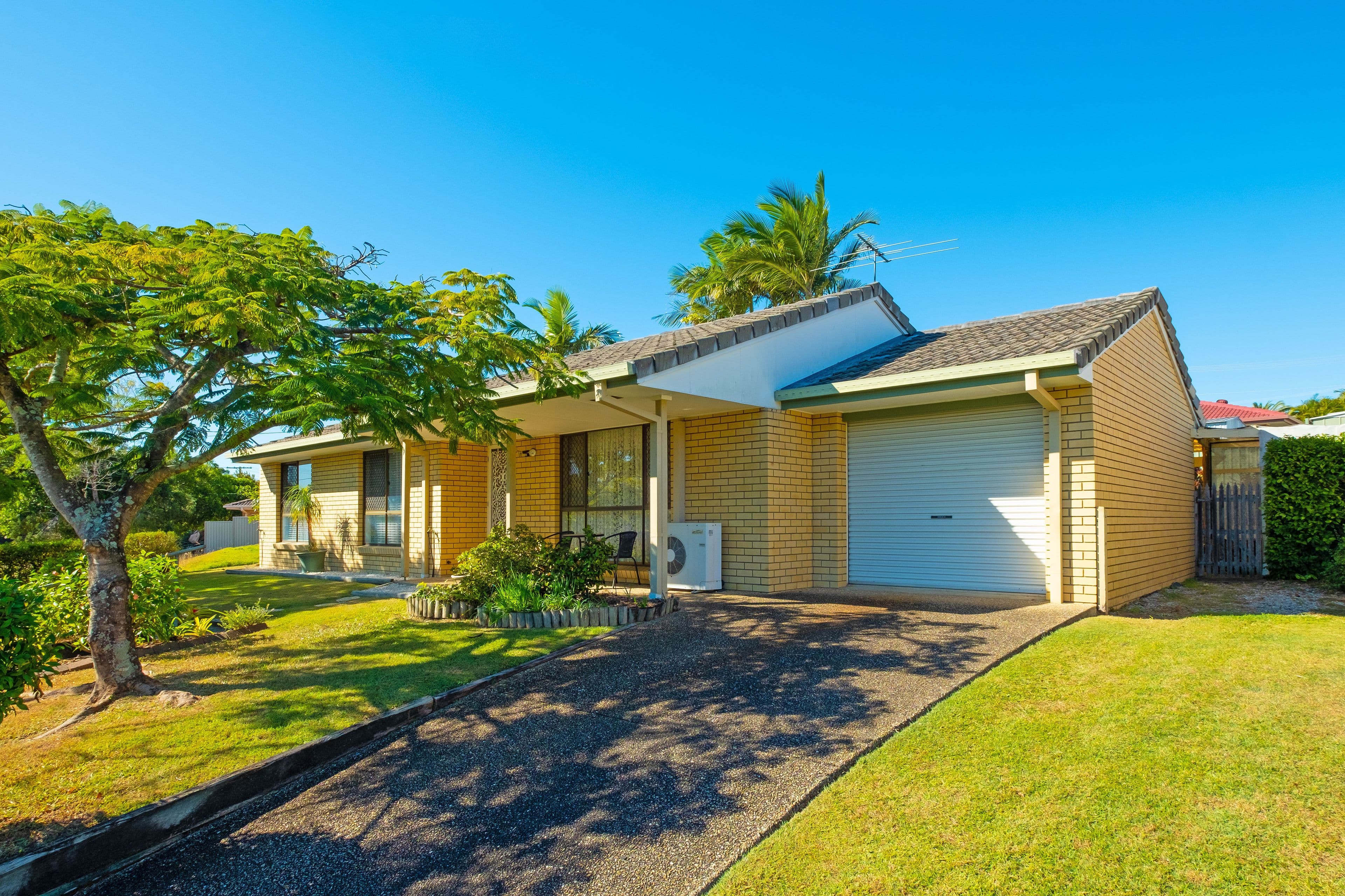 18 Black Diamond Crescent, Edens Landing QLD 4207, Edens Landing - Thumbnail 2