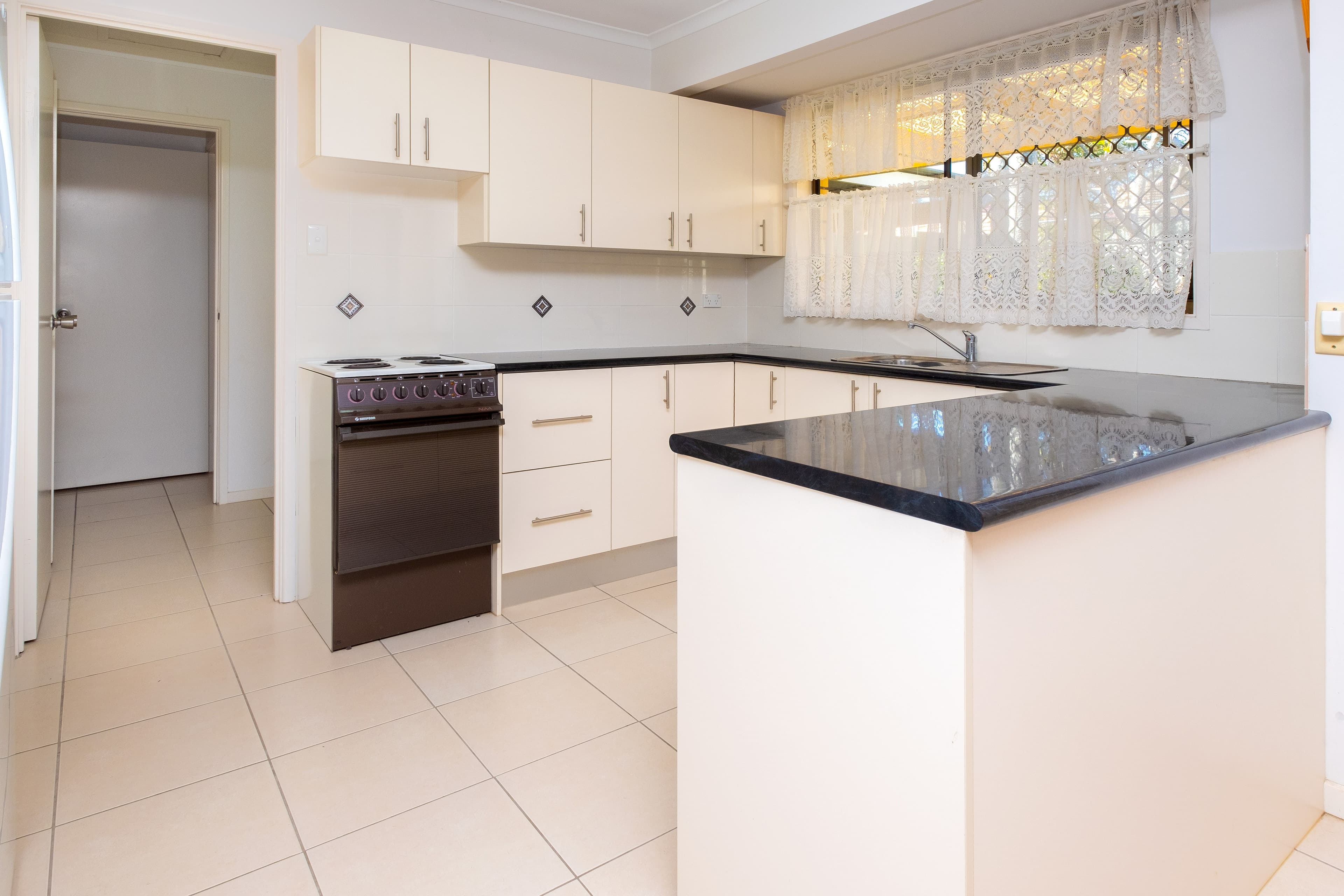 18 Black Diamond Crescent, Edens Landing QLD 4207, Edens Landing - Thumbnail 4