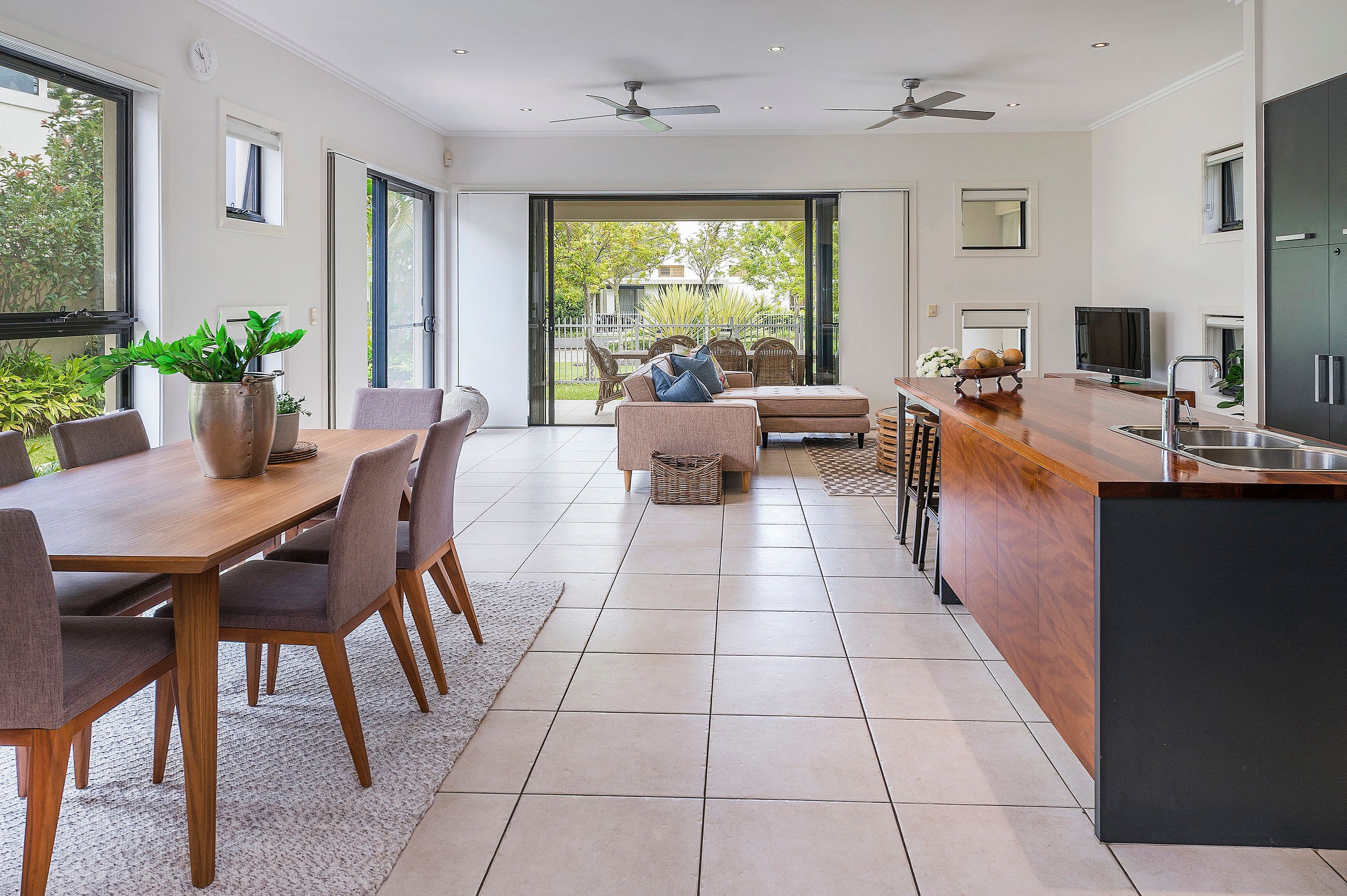 6018 Calardo Avenue, Hope Island QLD 4212, Hope Island - Thumbnail 3
