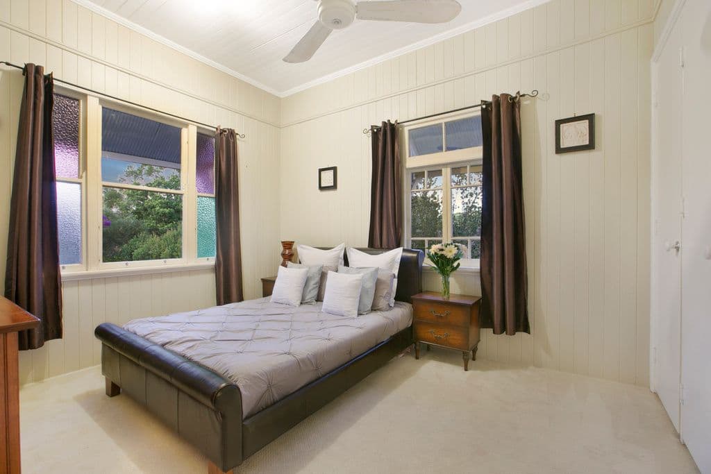 825 Cavendish Road, Holland Park QLD 4121, Holland Park - Thumbnail 2