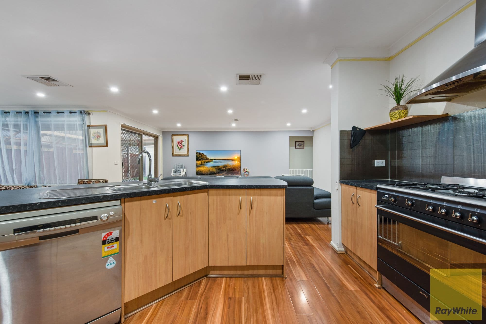 11 Abbington Drive, Truganina VIC 3029, Truganina - Thumbnail 7