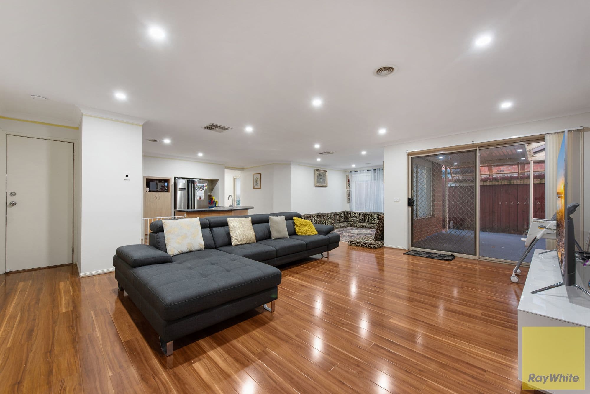 11 Abbington Drive, Truganina VIC 3029, Truganina - Thumbnail 8