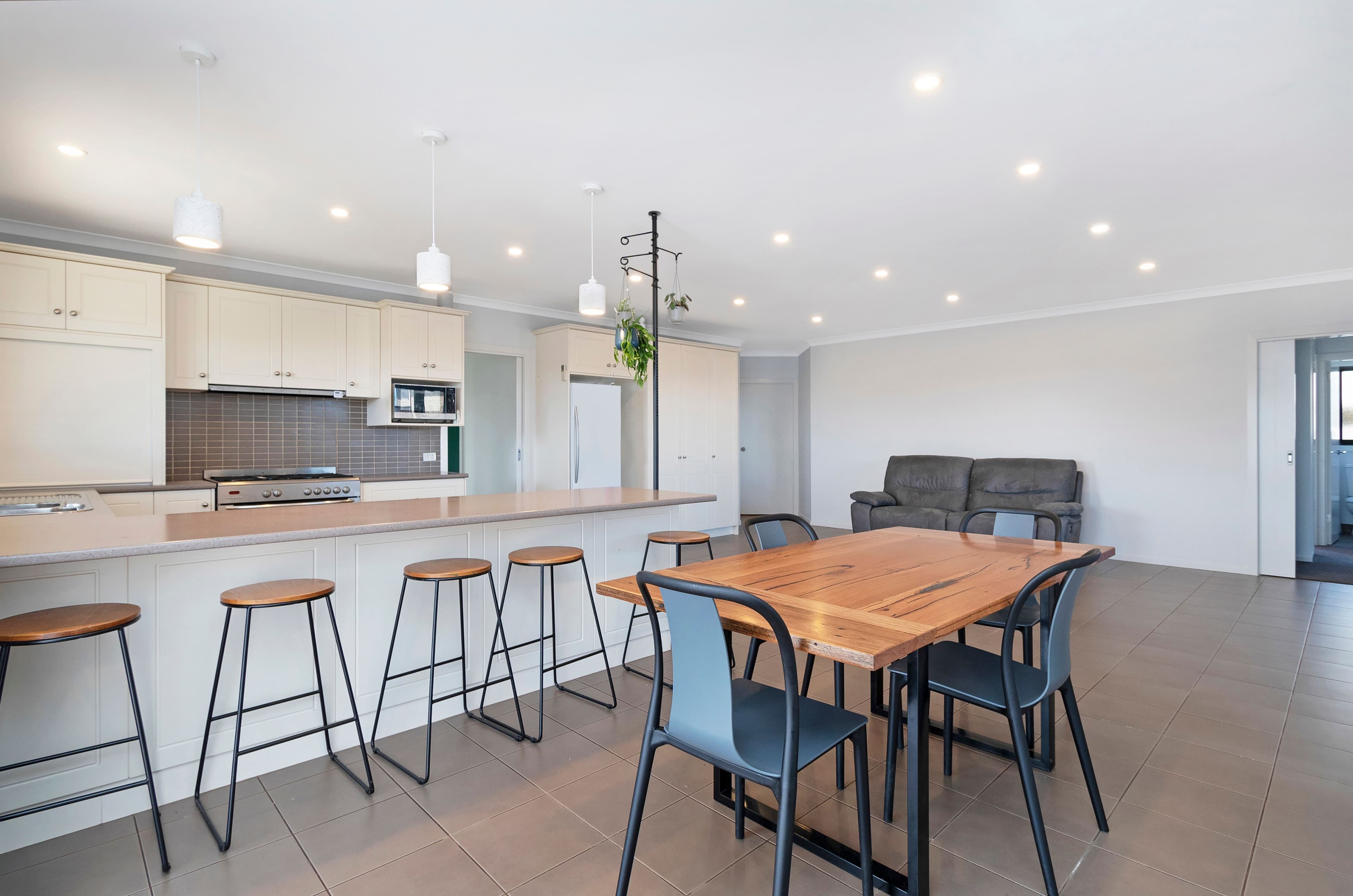 8 Singleton Court, Warrnambool VIC 3280, Warrnambool - Thumbnail 2