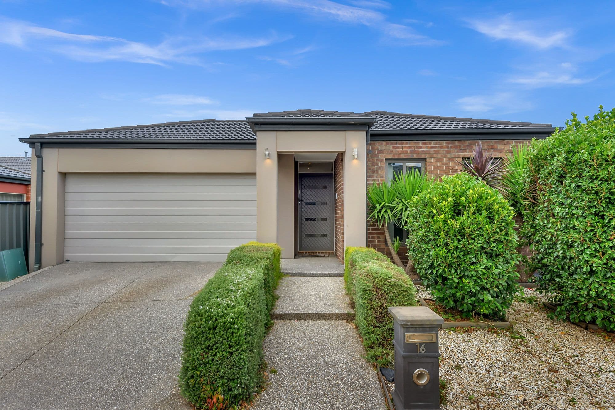 16 Dixon Creek Drive, South Morang VIC 3752, South Morang - Thumbnail 2