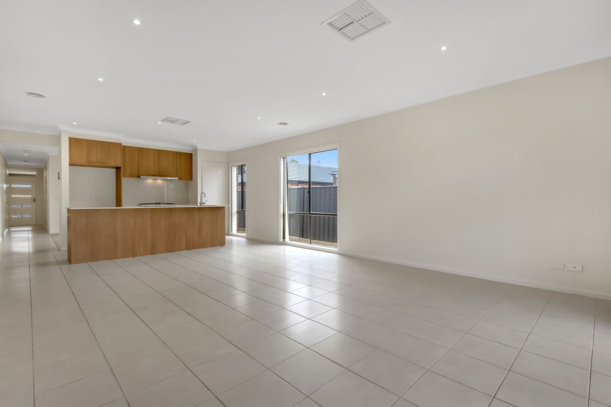 16 Dixon Creek Drive, South Morang VIC 3752, South Morang - Thumbnail 4