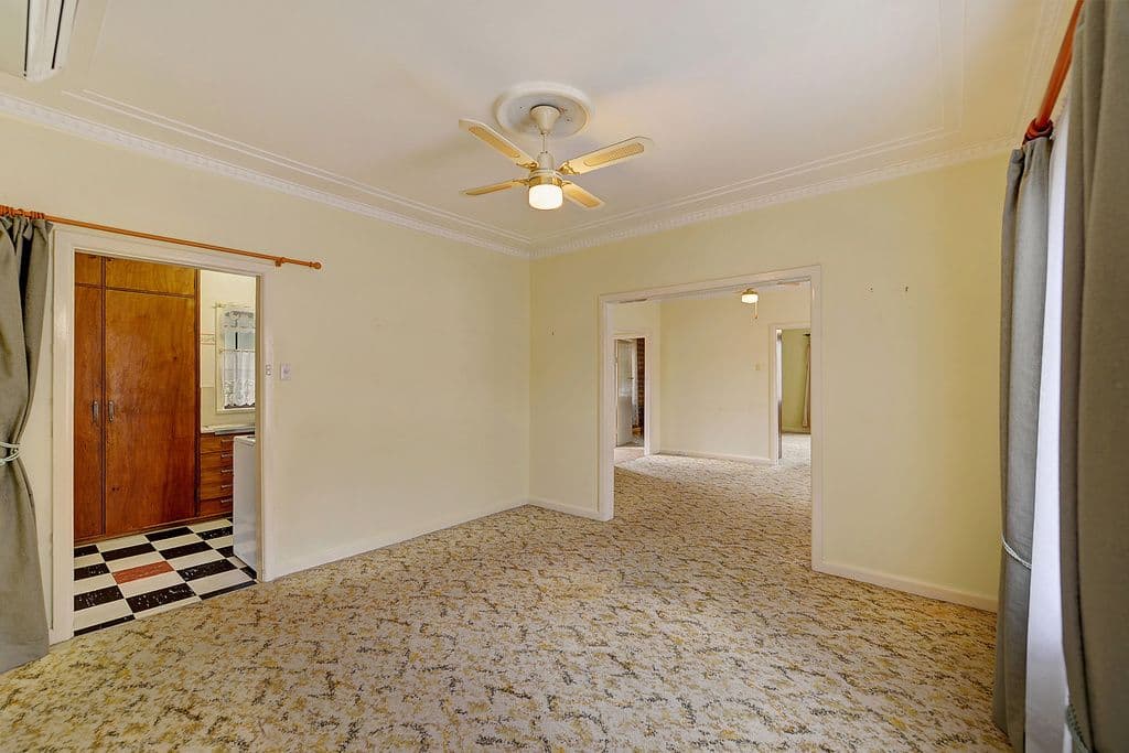 10 Harwood Avenue, Mount Kuring-Gai NSW 2080, Mount Kuring-Gai - Thumbnail 2