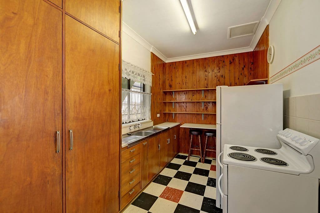 10 Harwood Avenue, Mount Kuring-Gai NSW 2080, Mount Kuring-Gai - Thumbnail 3