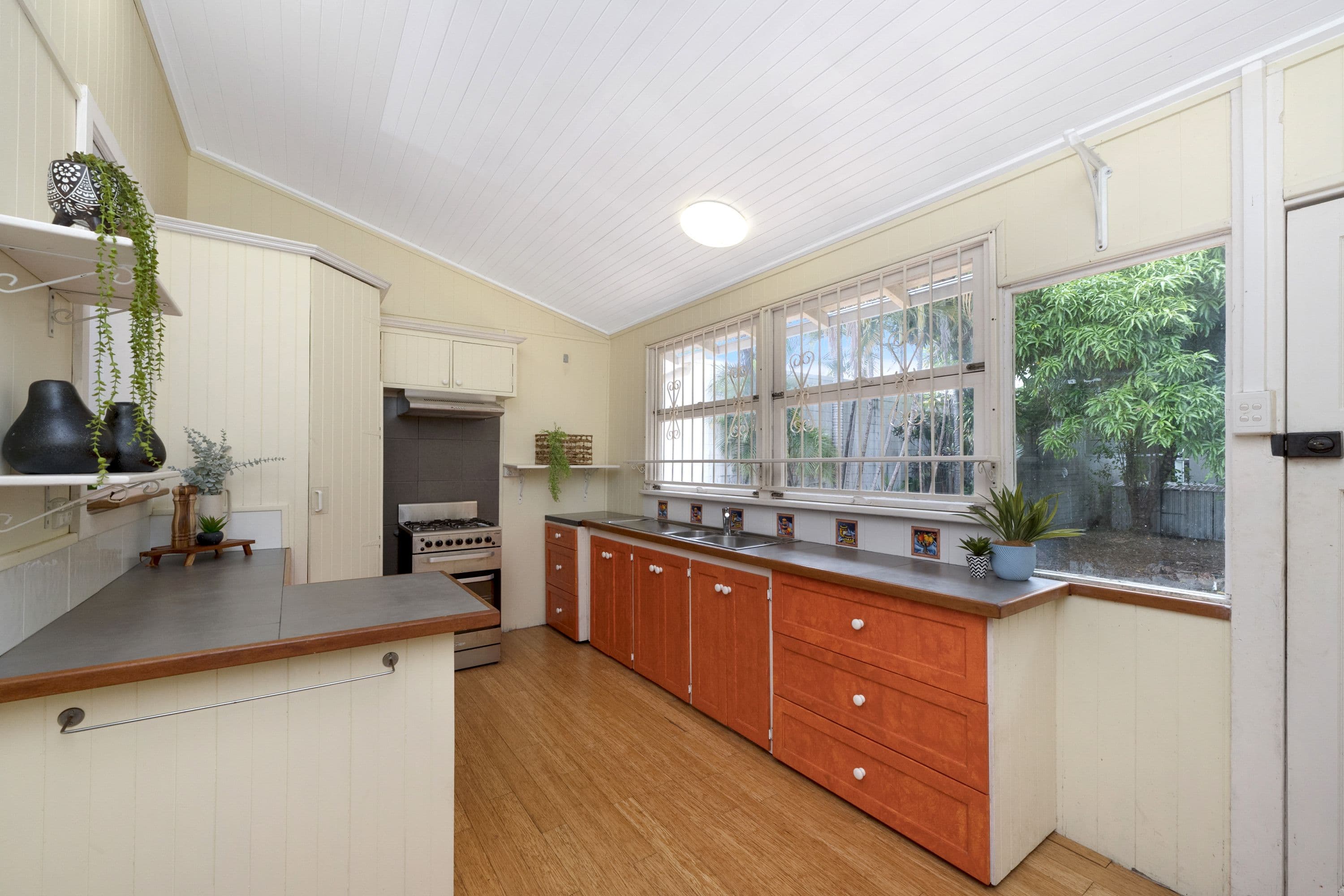 17 Greenslade Street, West End QLD 4810, West End - Thumbnail 3