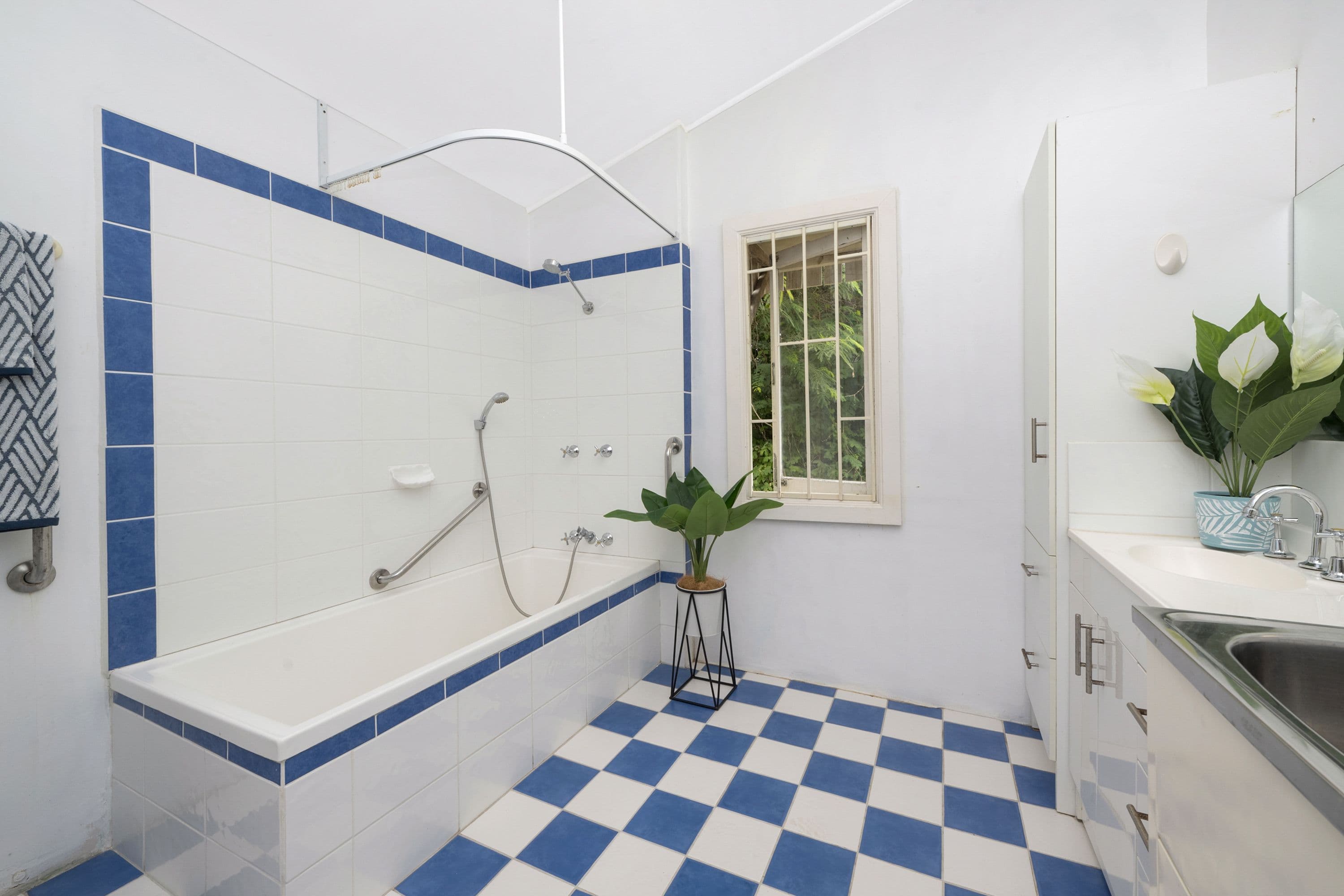 17 Greenslade Street, West End QLD 4810, West End - Thumbnail 7