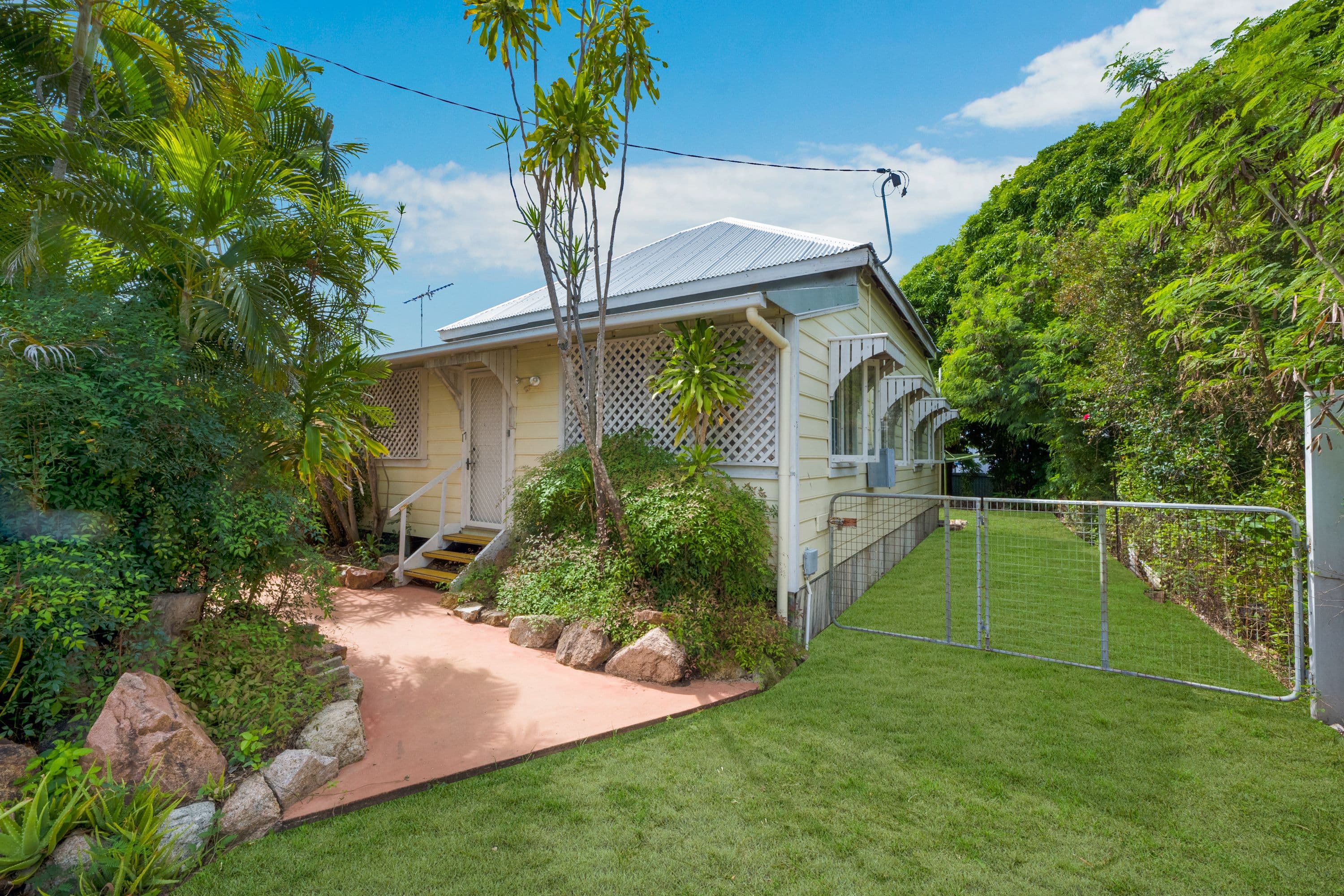 17 Greenslade Street, West End QLD 4810, West End - Thumbnail 8