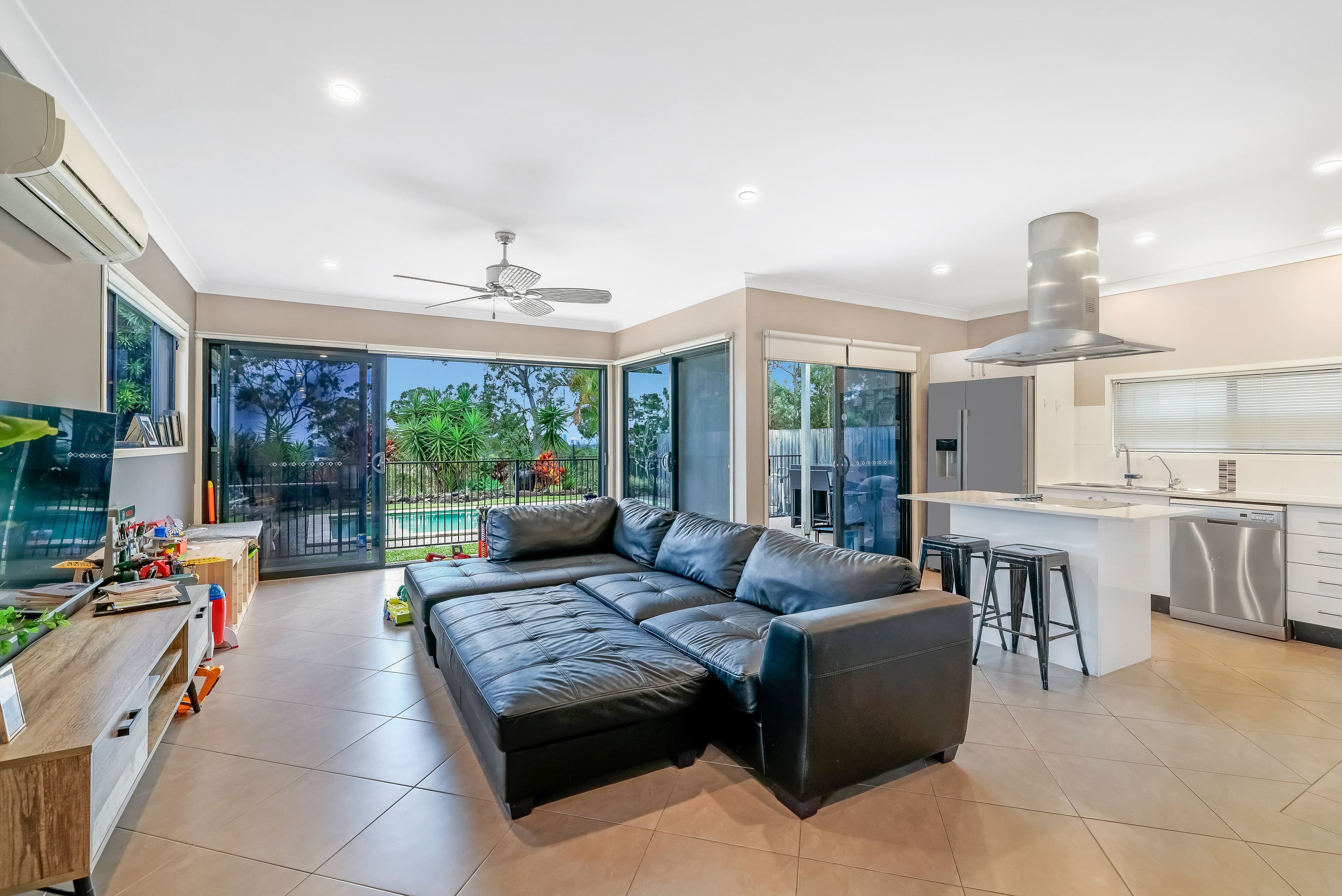 19 Zane Street, Molendinar QLD 4214, Molendinar - Thumbnail 2
