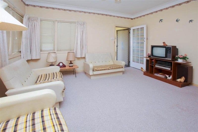 11 Smith Street, HOLLAND PARK QLD 4121, Holland Park - Thumbnail 3