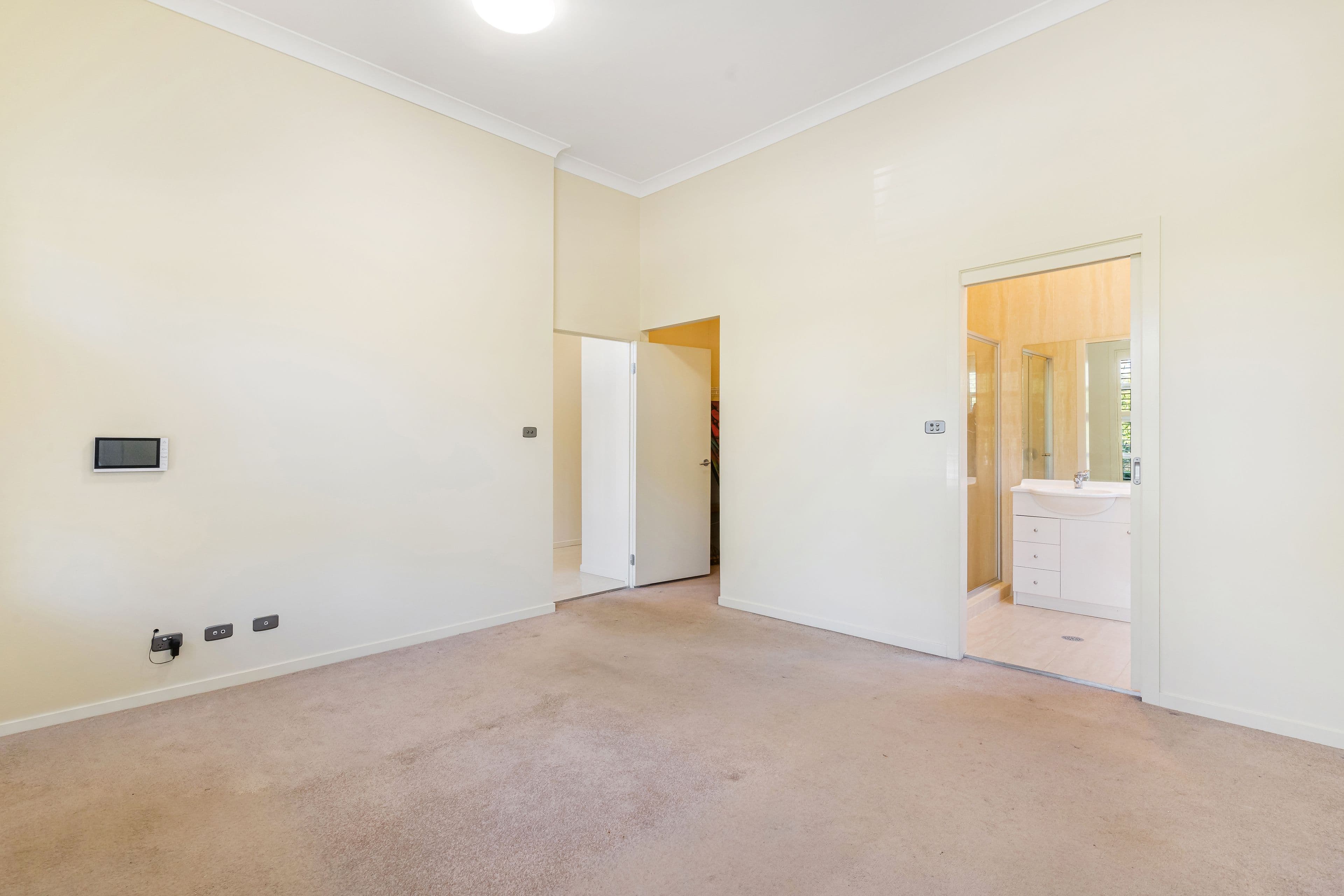 10 Hemsworth Avenue, Middleton Grange NSW 2171, Middleton Grange - Thumbnail 4