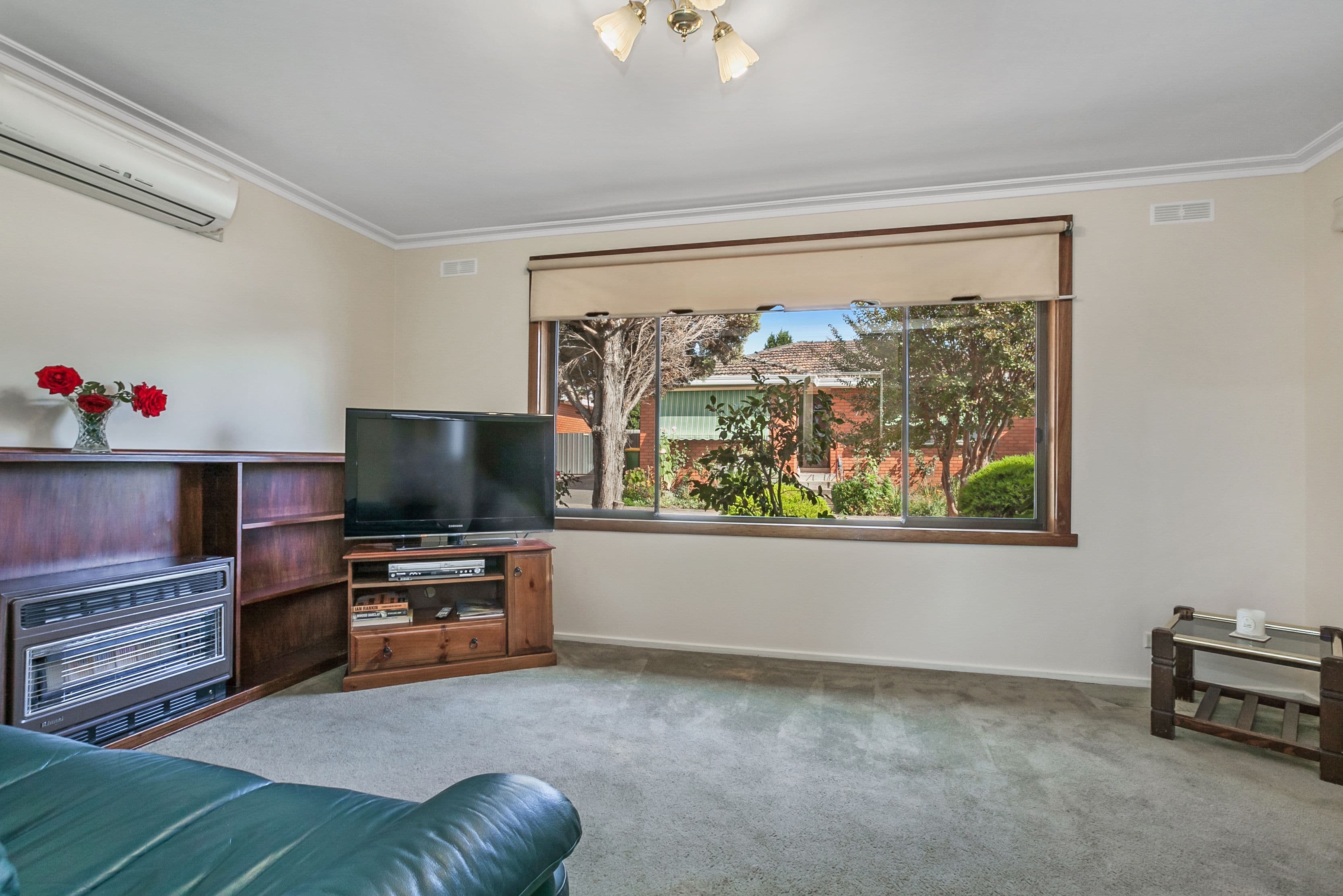 12 BRISTOL Court, Kilsyth, Kilsyth - Thumbnail 3