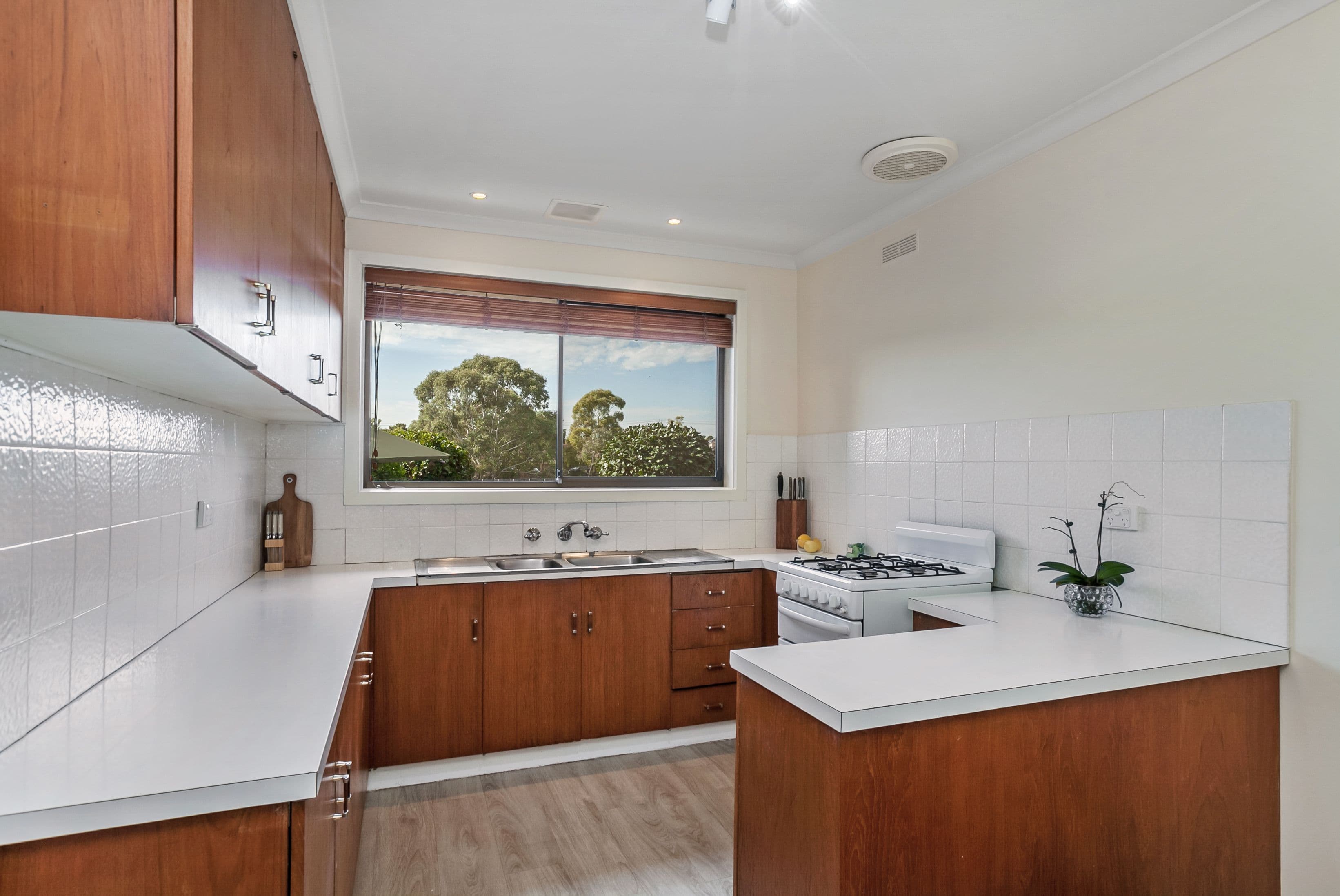 12 BRISTOL Court, Kilsyth, Kilsyth - Thumbnail 4