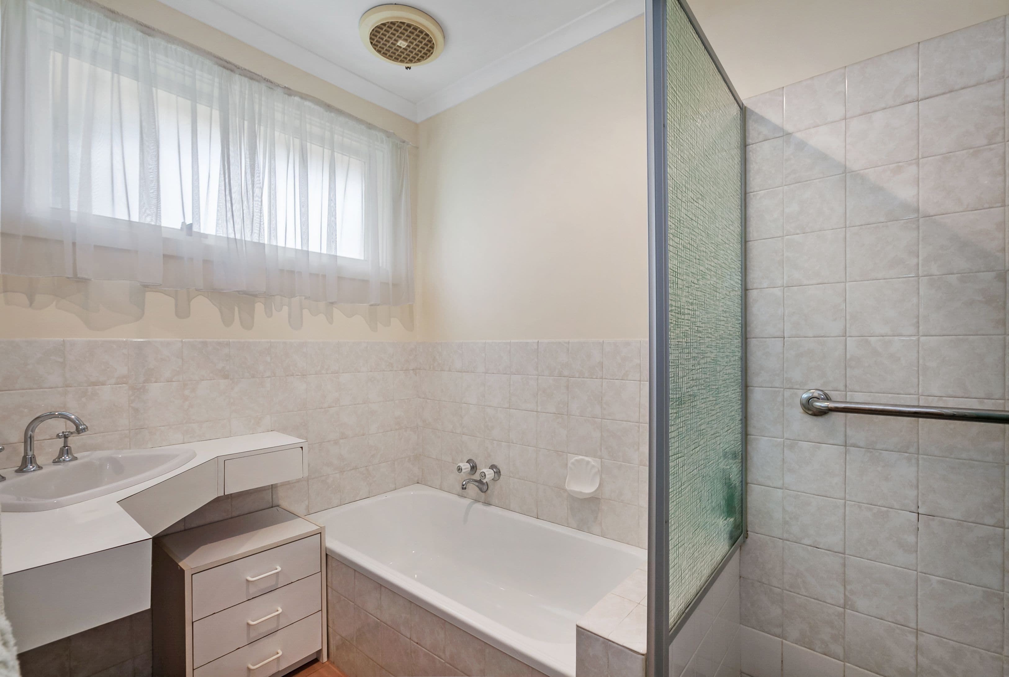 12 BRISTOL Court, Kilsyth, Kilsyth - Thumbnail 7