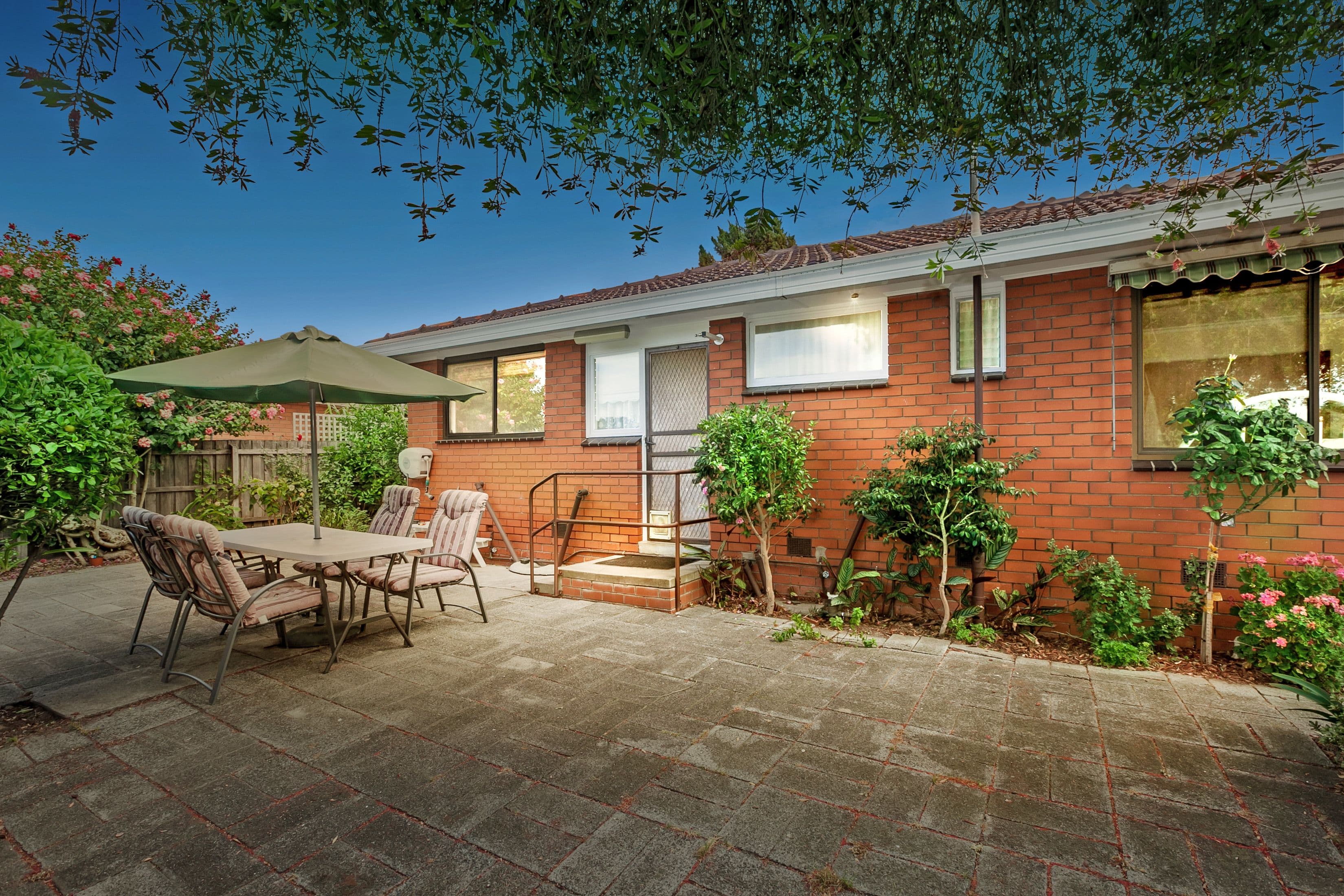 12 BRISTOL Court, Kilsyth, Kilsyth - Thumbnail 8